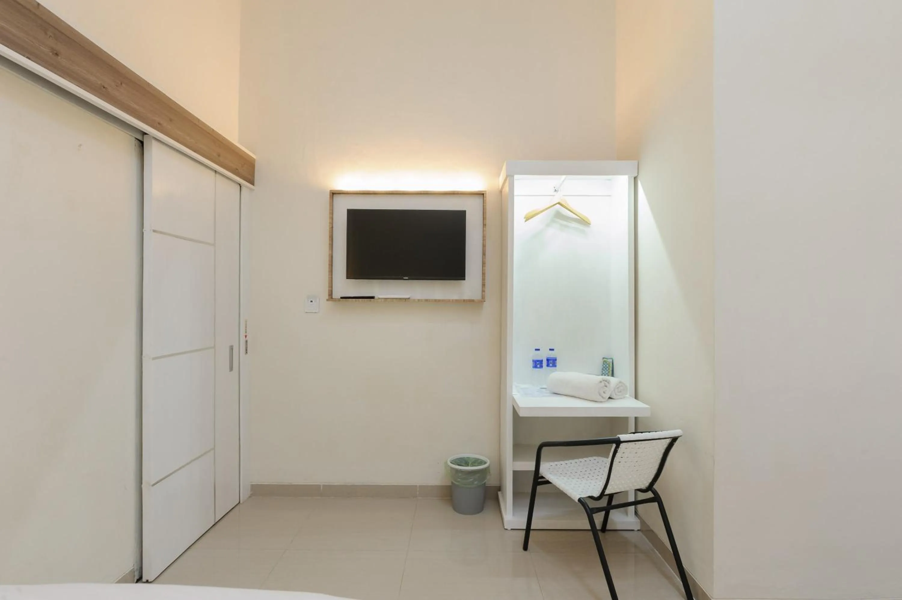 Bedroom, Bed in Urbanview Hotel Syariah Binwa Lampung by RedDoorz