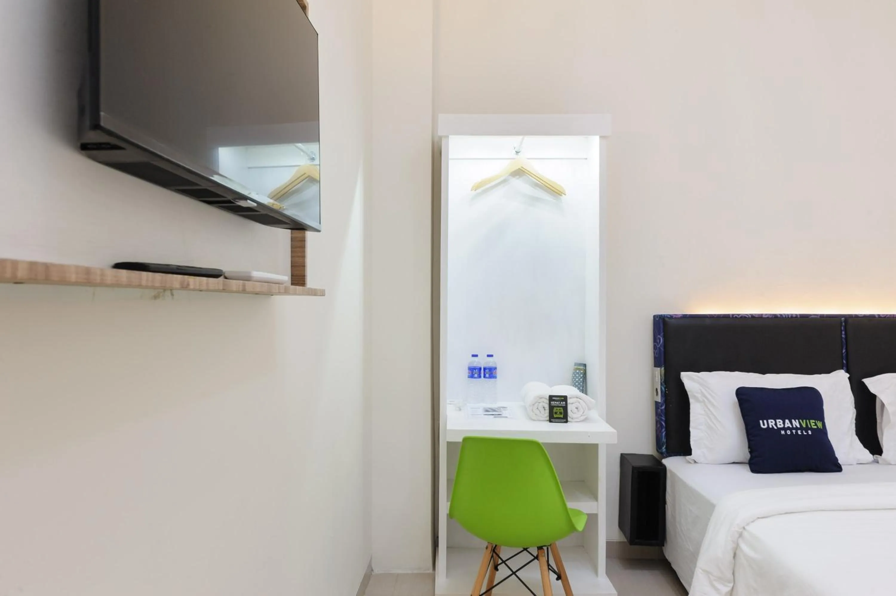 Bed in Urbanview Hotel Syariah Binwa Lampung by RedDoorz