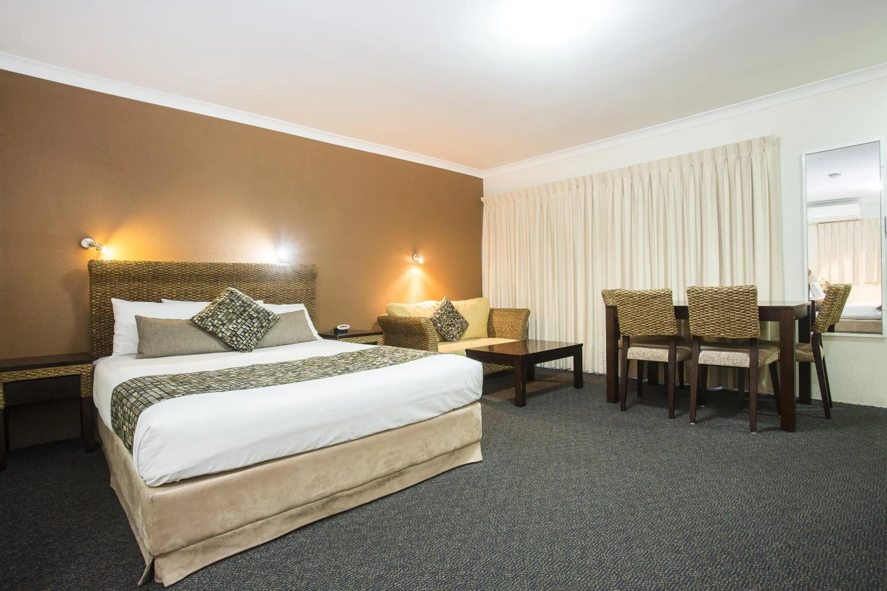 Bedroom, Bed in Coral Cay Resort