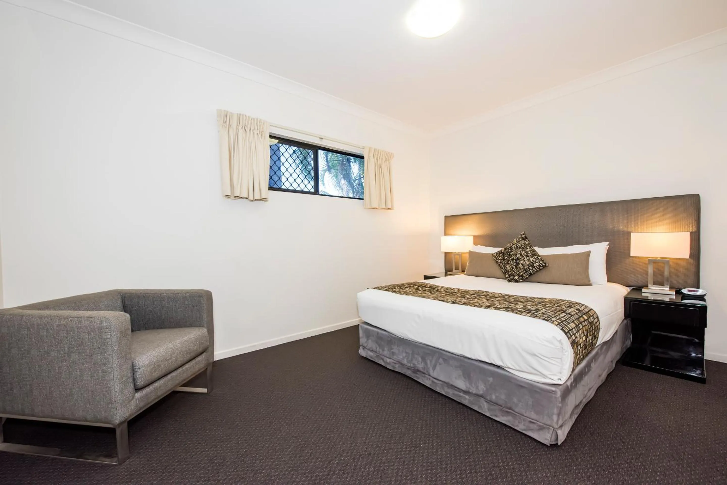 Bedroom, Bed in Coral Cay Resort