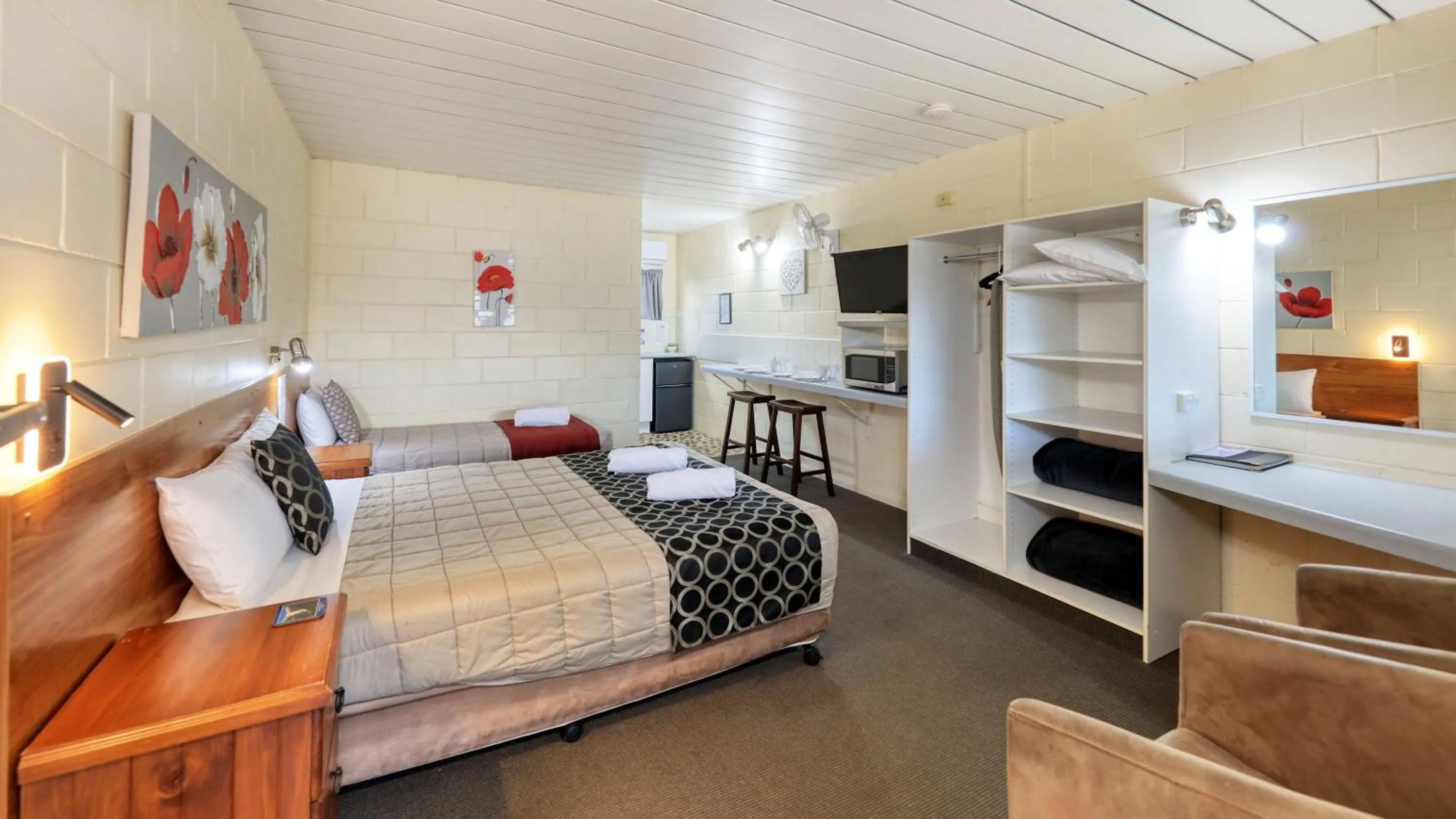 Bed in Waterview Motel Maclean