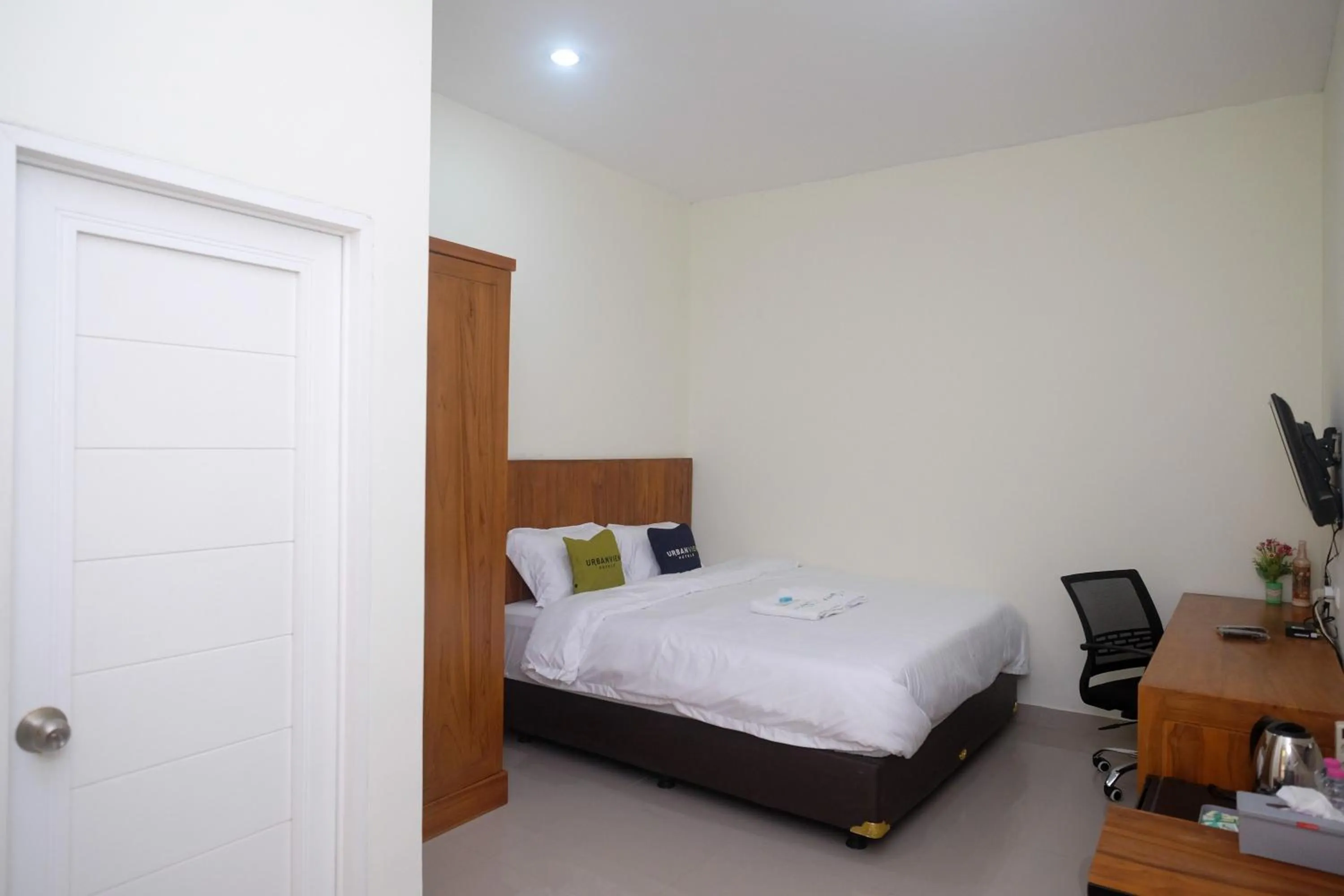 Bed in Urbanview Syariah Kadarman Home Laweyan by RedDoorz