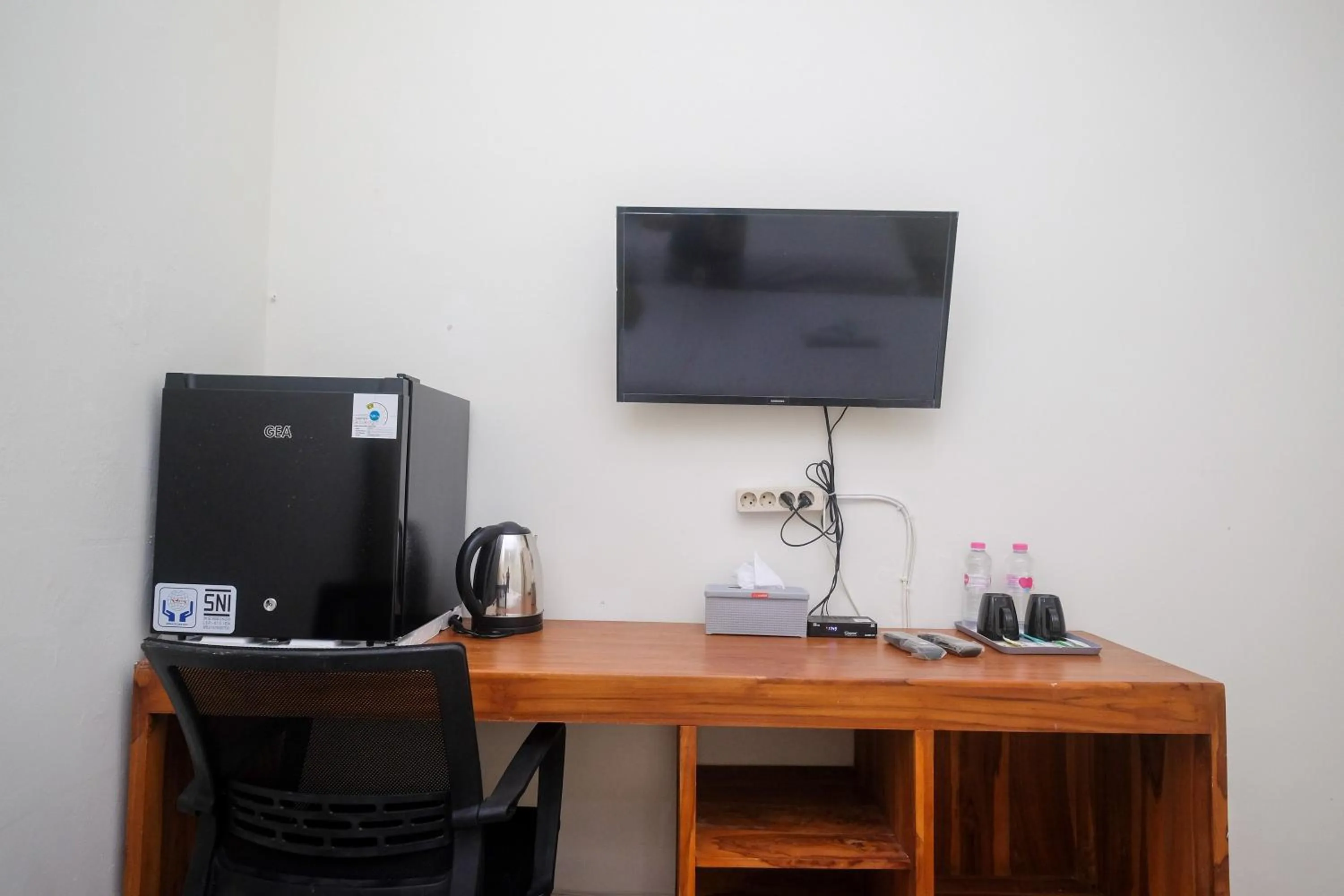 TV and multimedia in Urbanview Syariah Kadarman Home Laweyan by RedDoorz