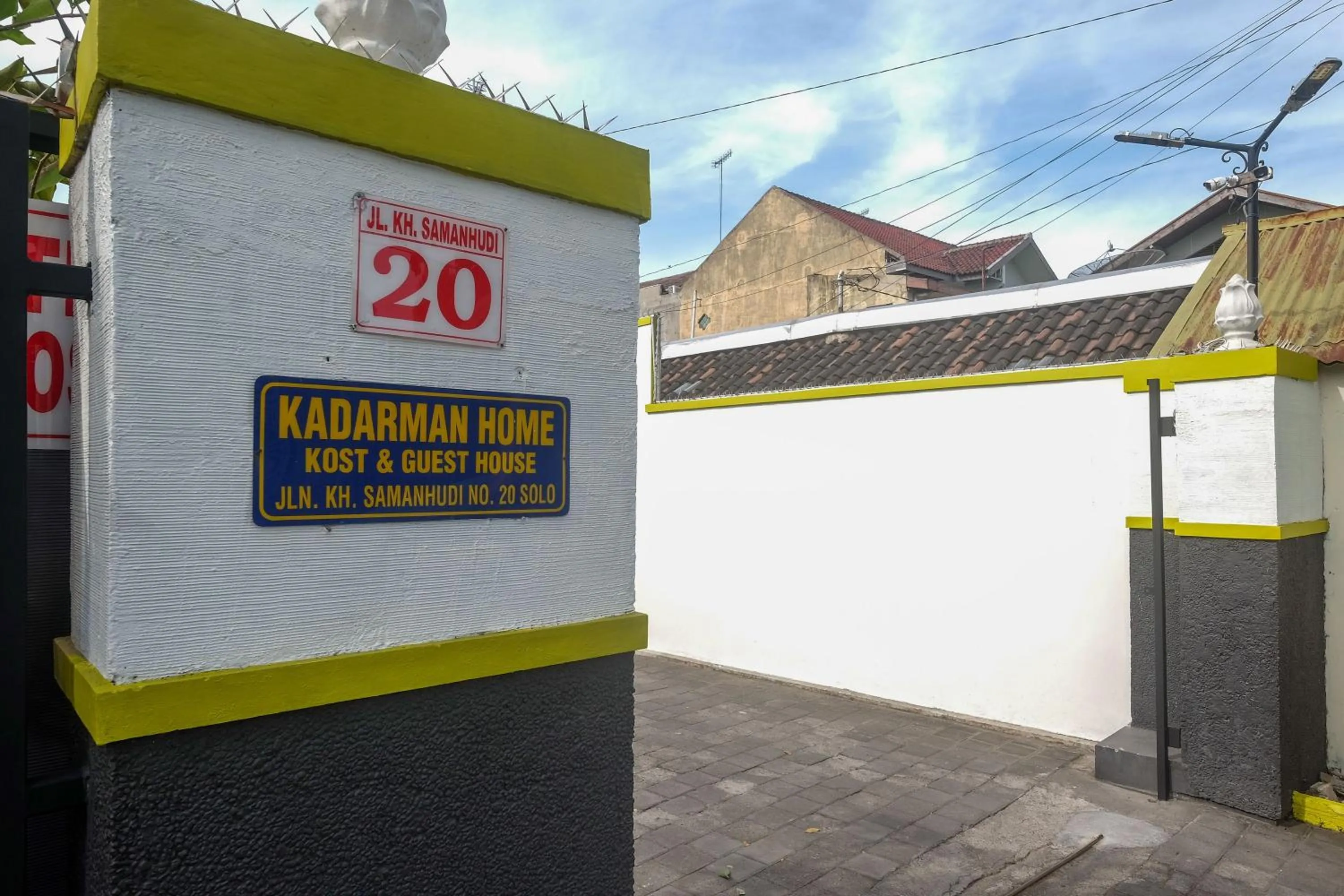 Property logo or sign in Urbanview Syariah Kadarman Home Laweyan by RedDoorz