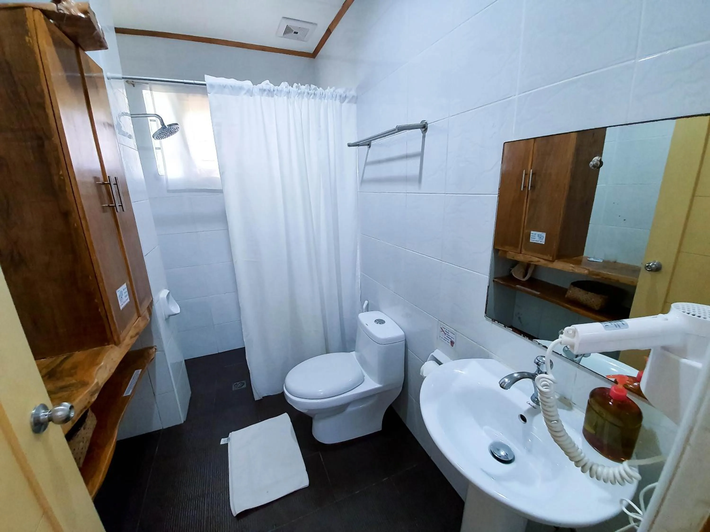 Bathroom in Cocoloco Beach Resort