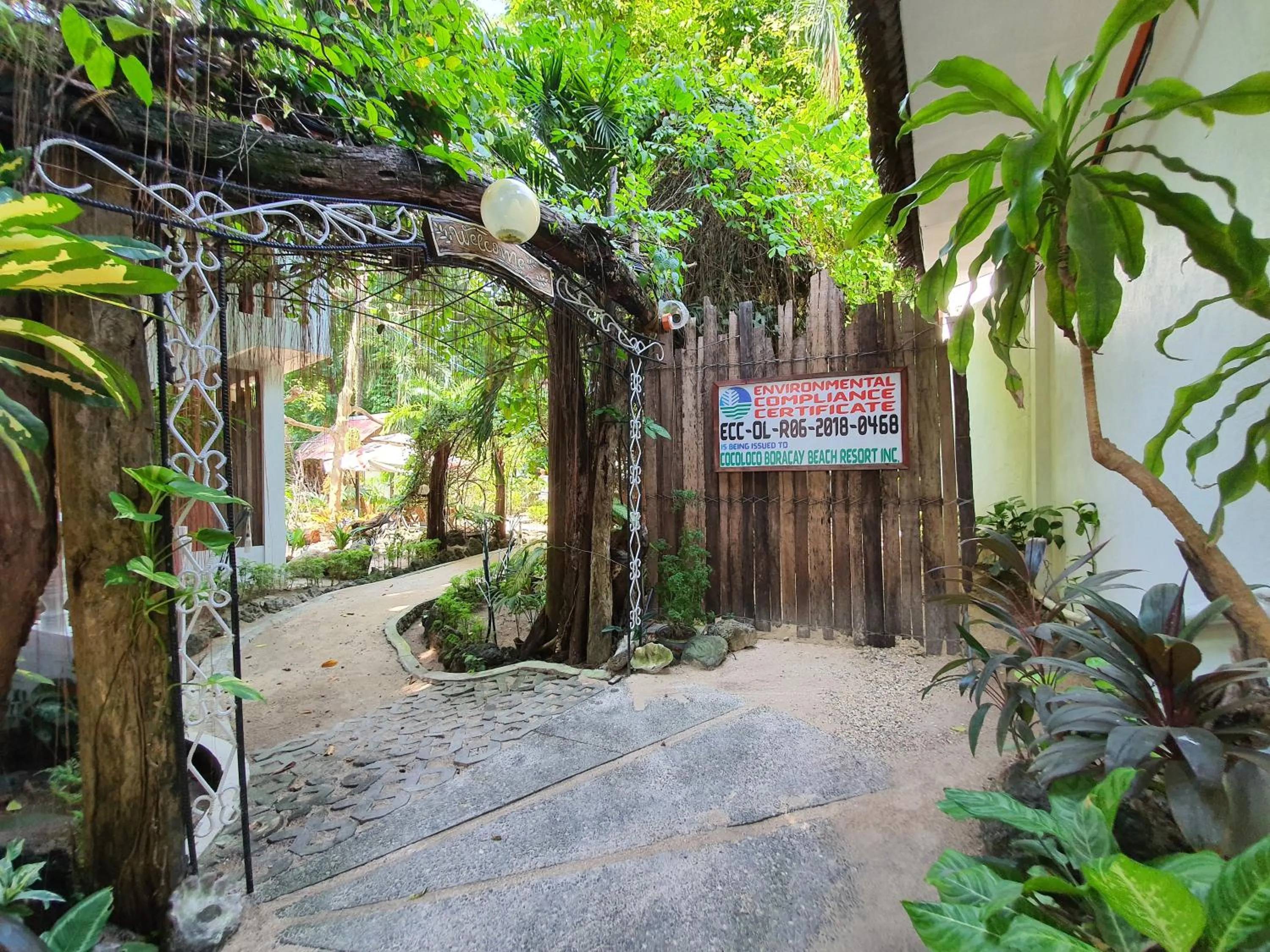 Facade/entrance in Cocoloco Beach Resort