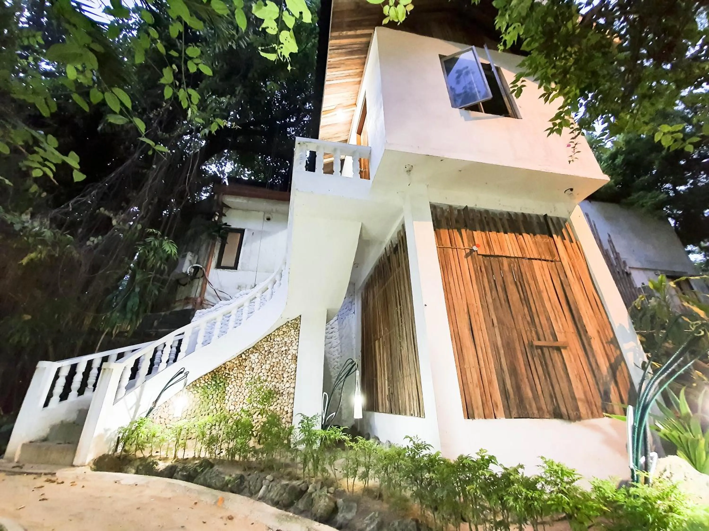 Property building in Cocoloco Beach Resort