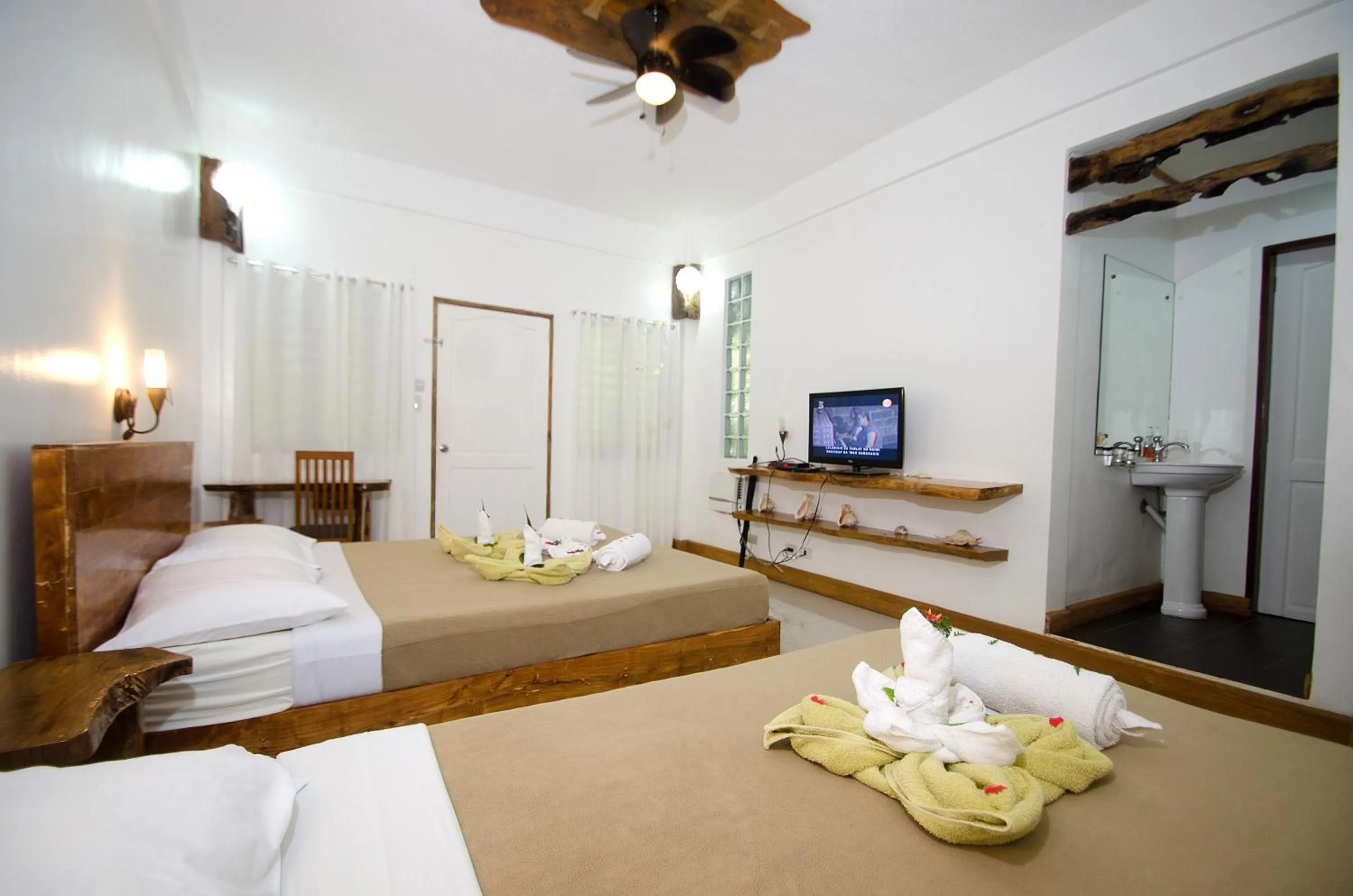 bunk bed, Bed in Cocoloco Beach Resort