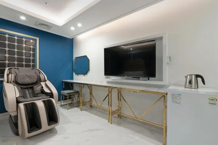 The Bay Hotel and Pool Villa