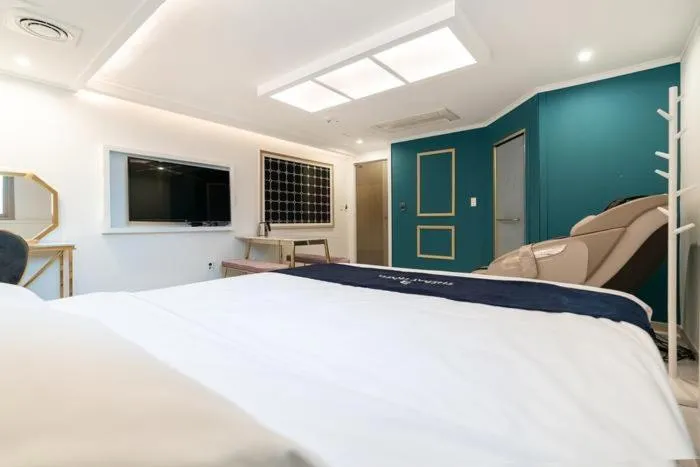 The Bay Hotel and Pool Villa