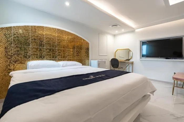 The Bay Hotel and Pool Villa