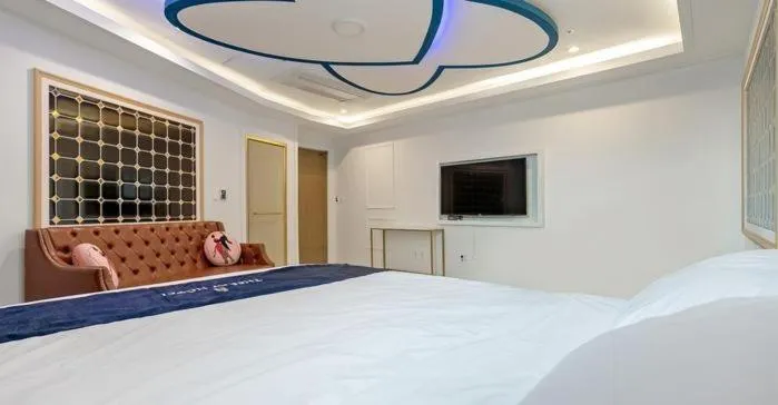 The Bay Hotel and Pool Villa