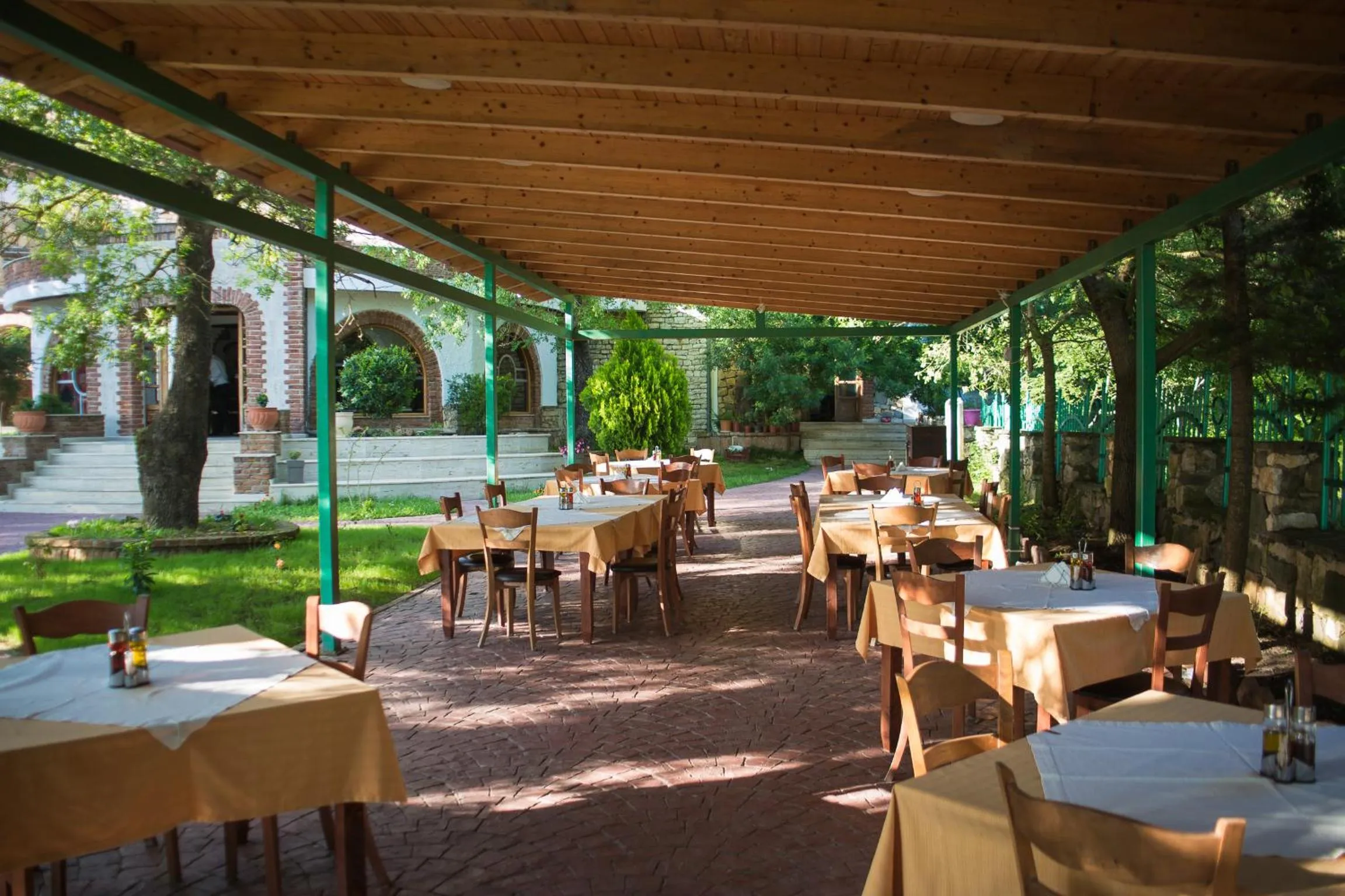 Restaurant/places to eat in Hotel Livia