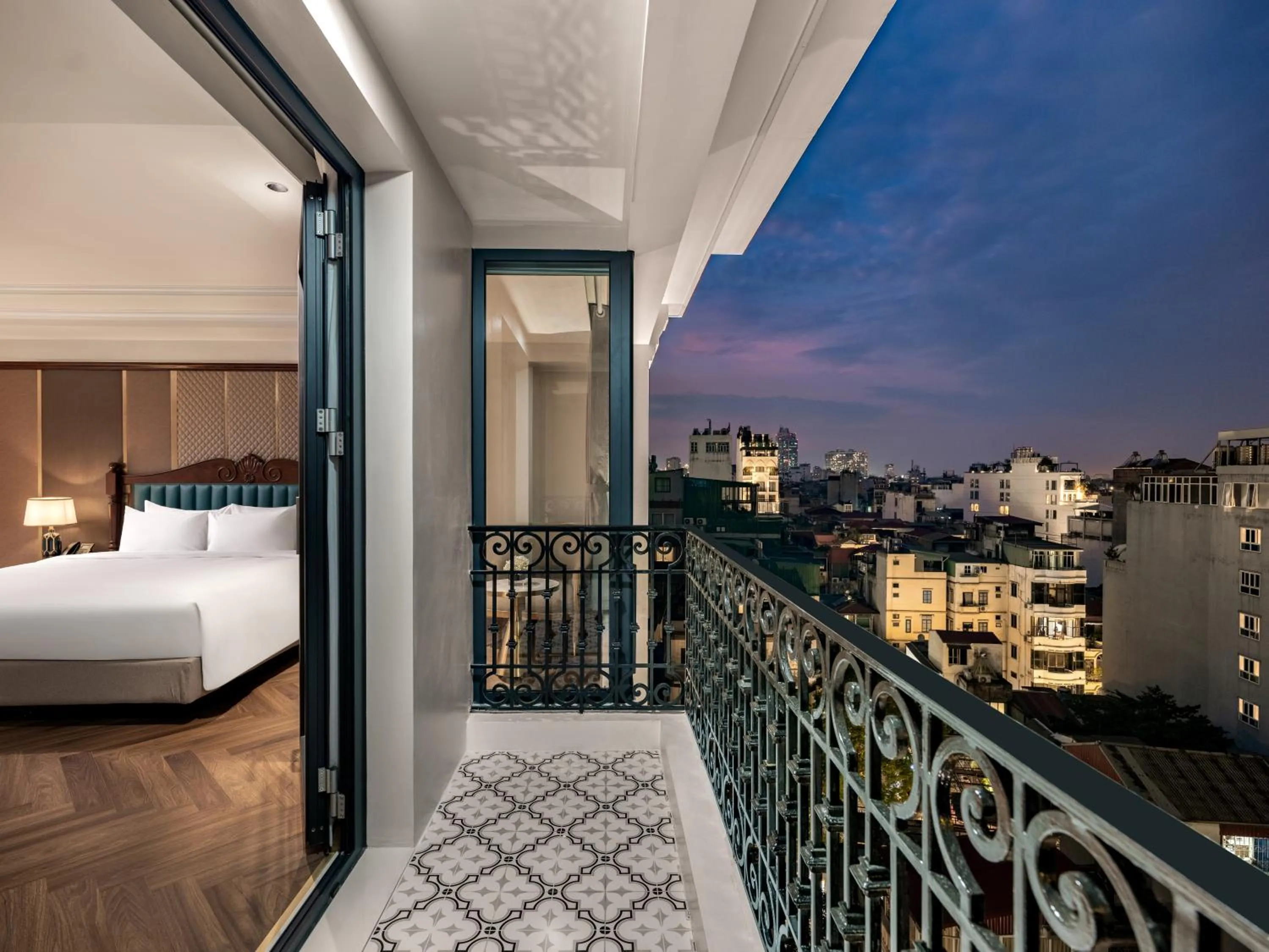 Balcony/Terrace, Bed in L'Signature Hotel & Spa