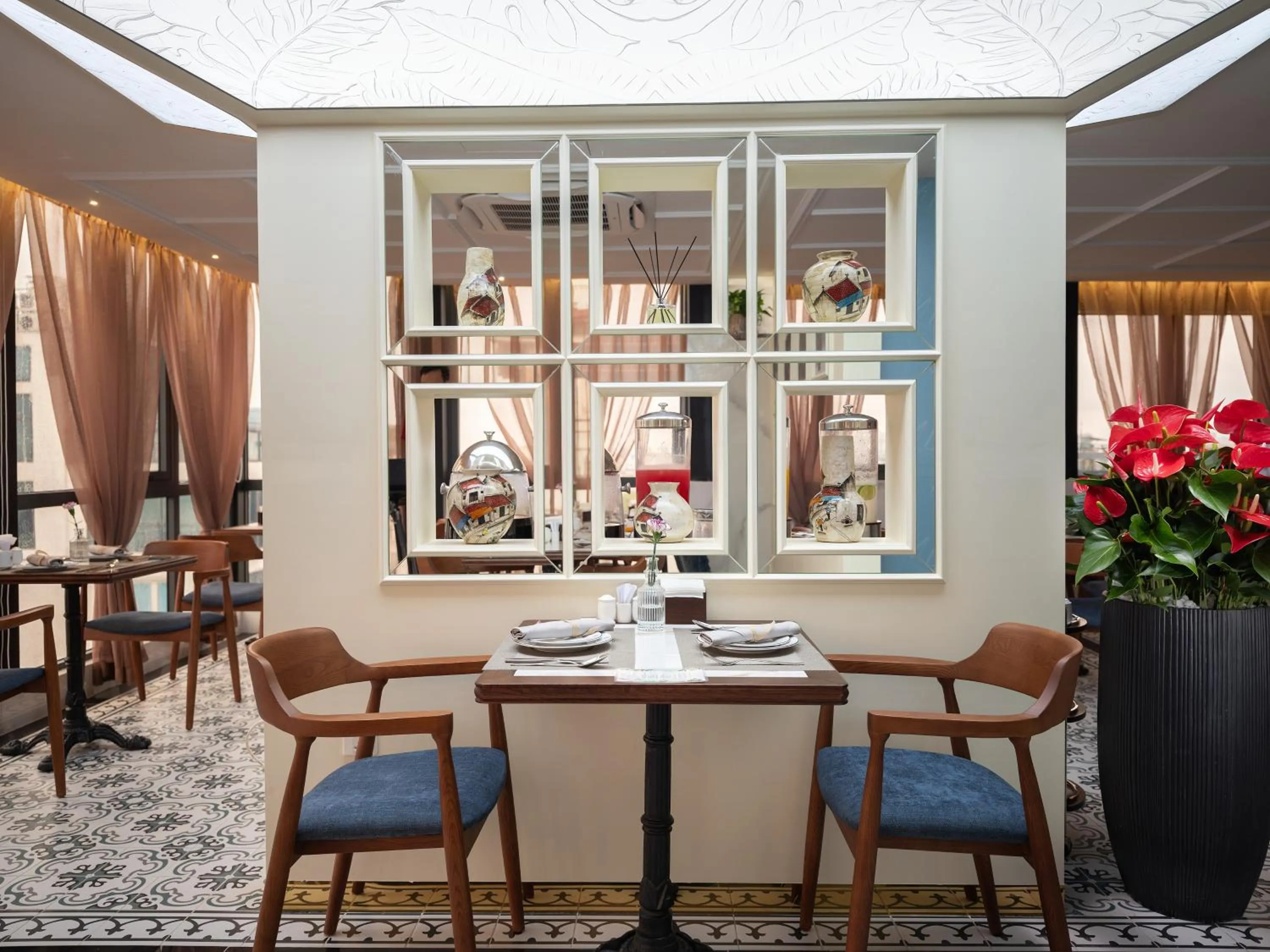 Restaurant/places to eat in L'Signature Hotel & Spa