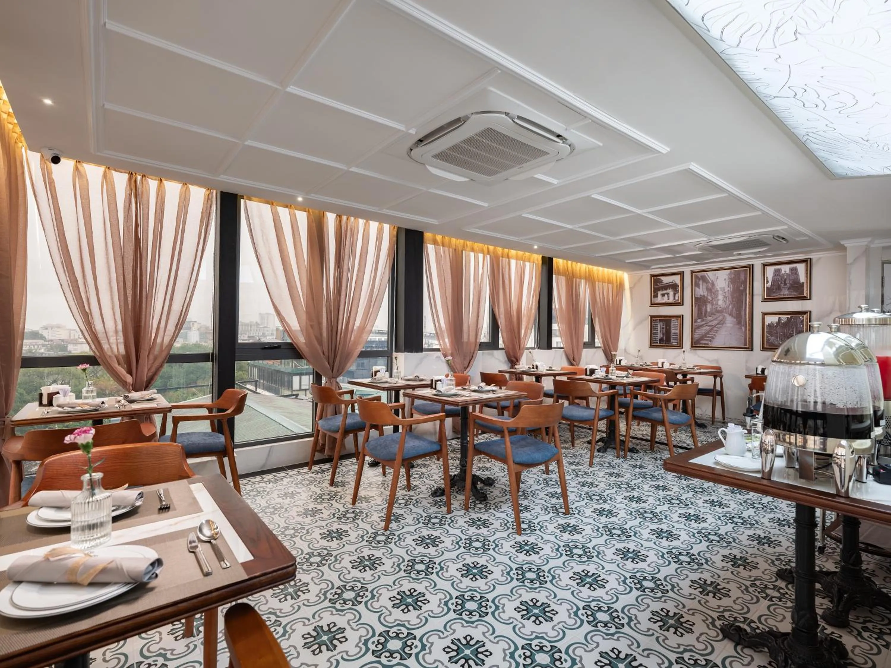 Restaurant/places to eat in L'Signature Hotel & Spa