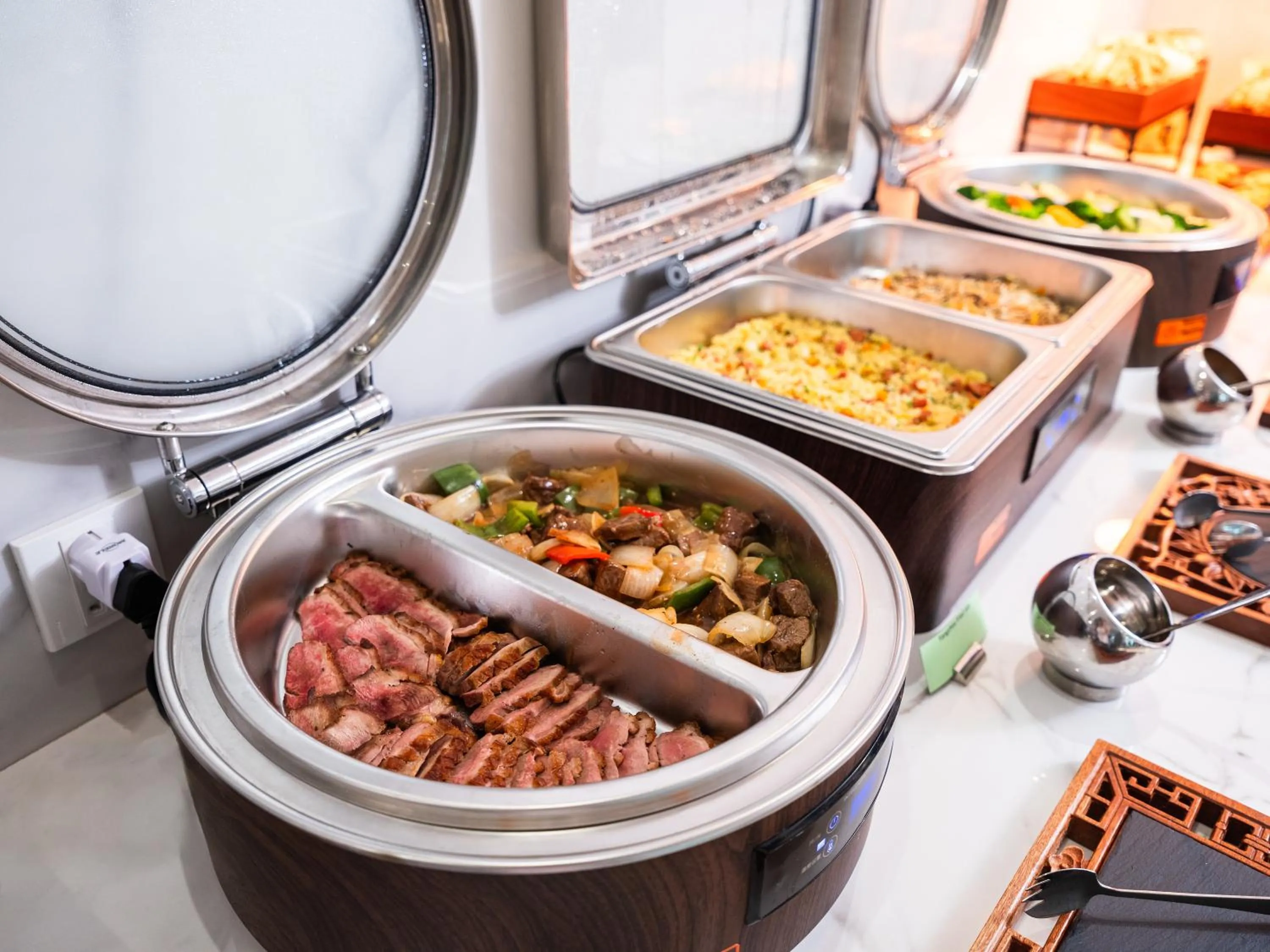 Restaurant/places to eat in L'Signature Hotel & Spa