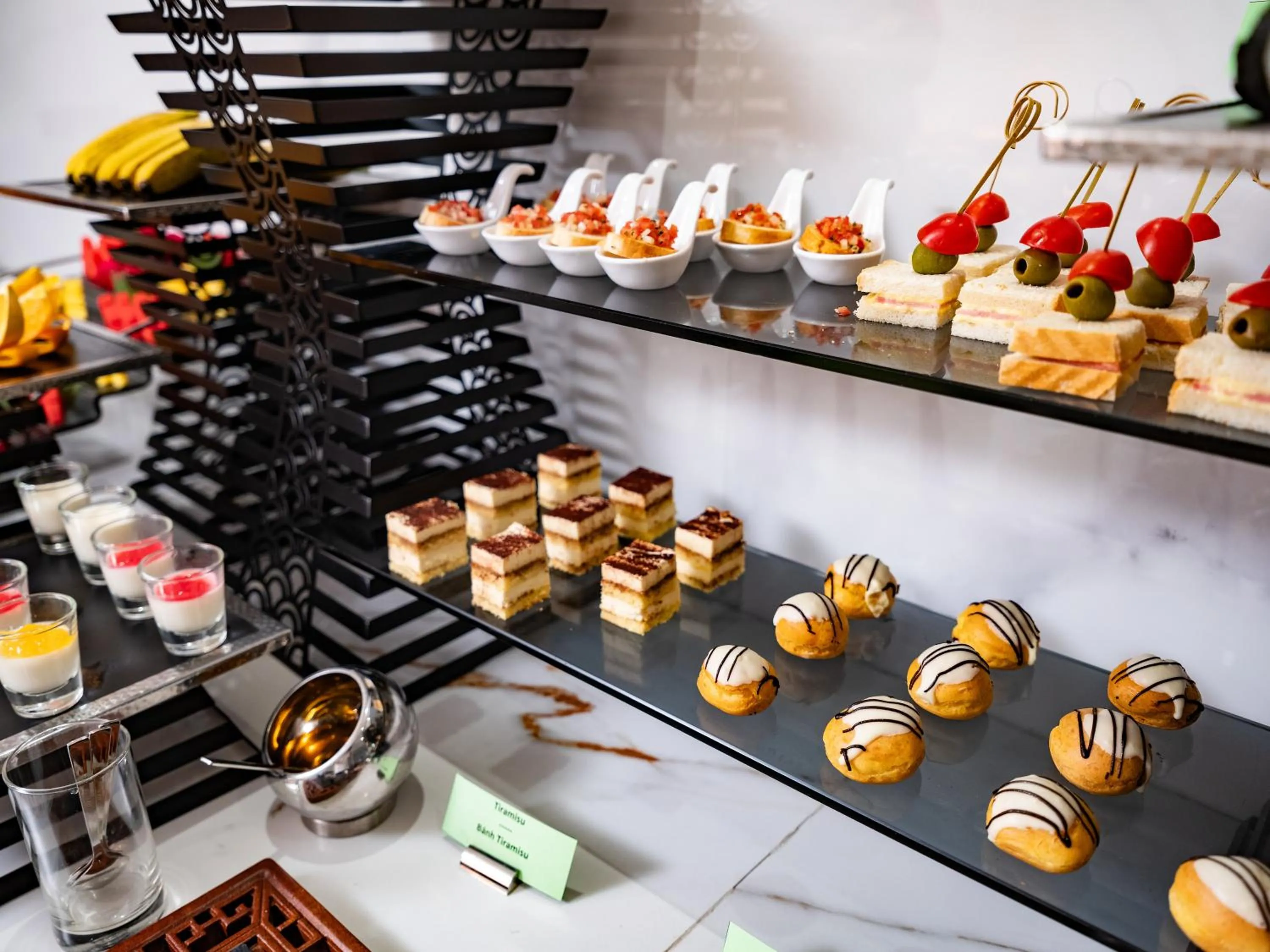 Restaurant/places to eat in L'Signature Hotel & Spa