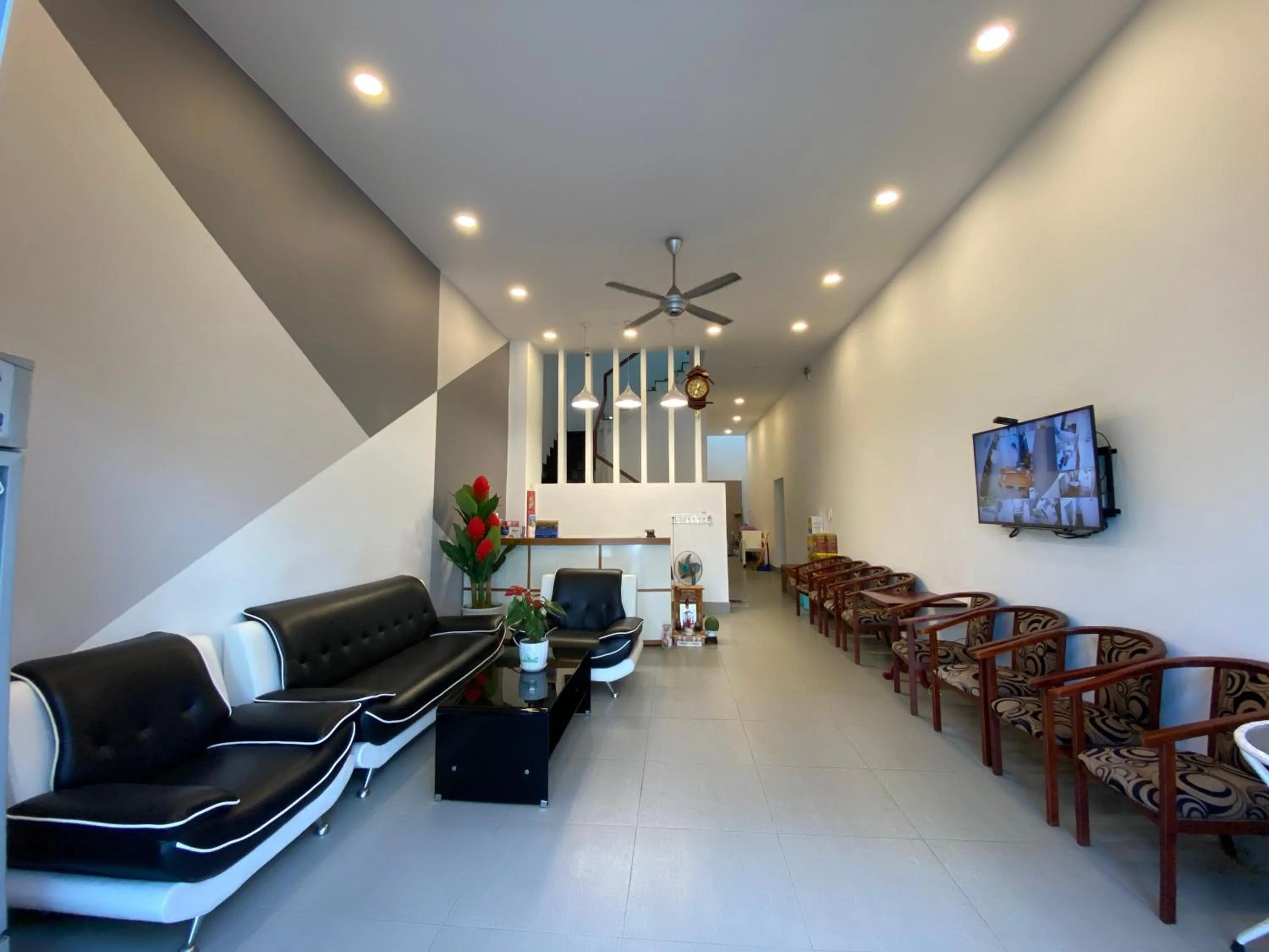 Communal lounge/ TV room in Hoàng Villa