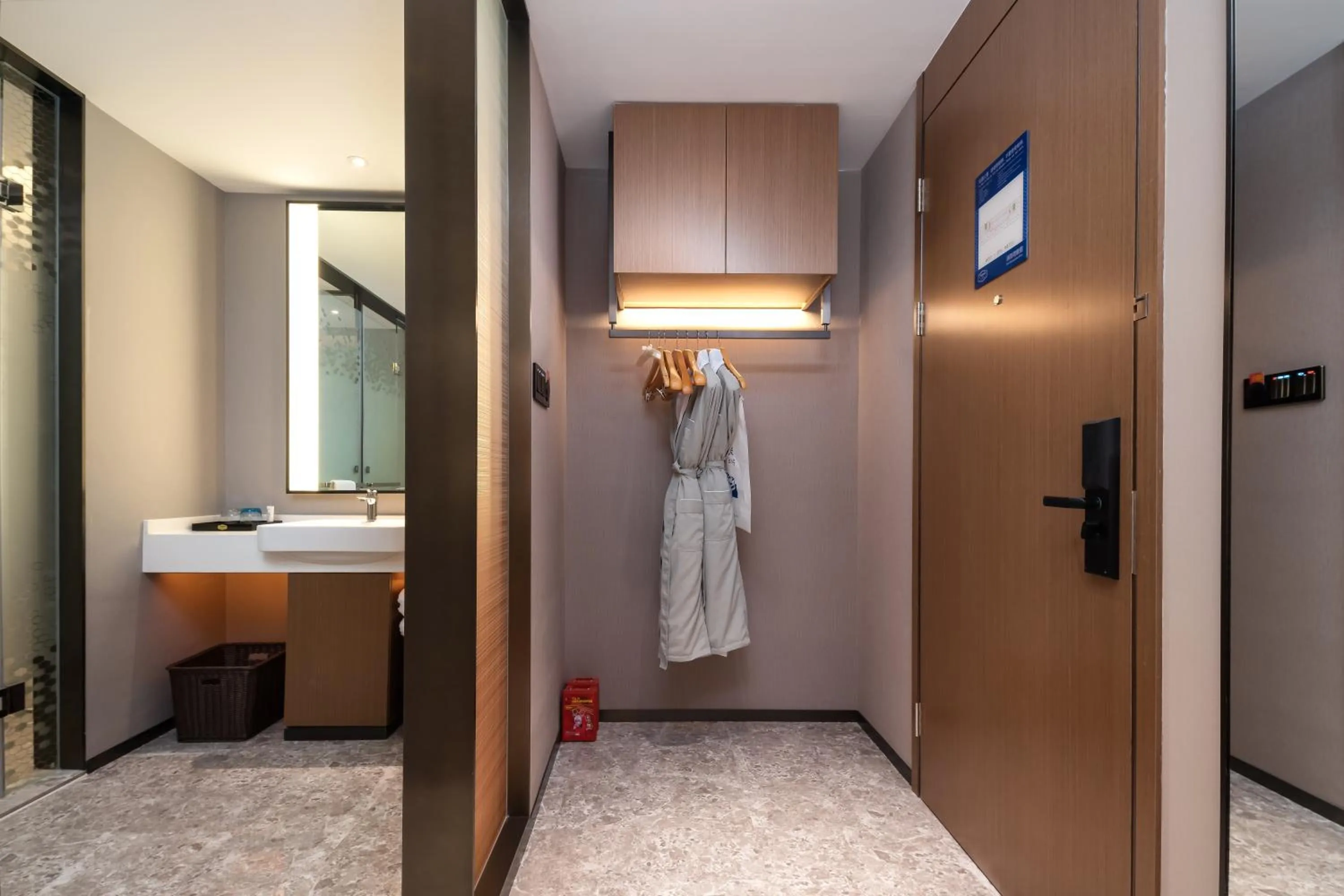 Toilet, Bed in Hampton by Hilton Hangzhou West Lake