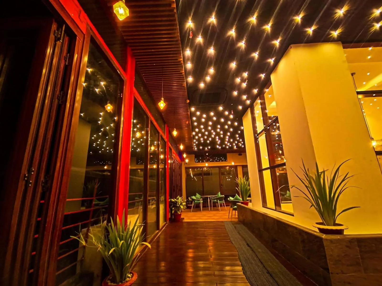 Night in Royal Pearl Suites