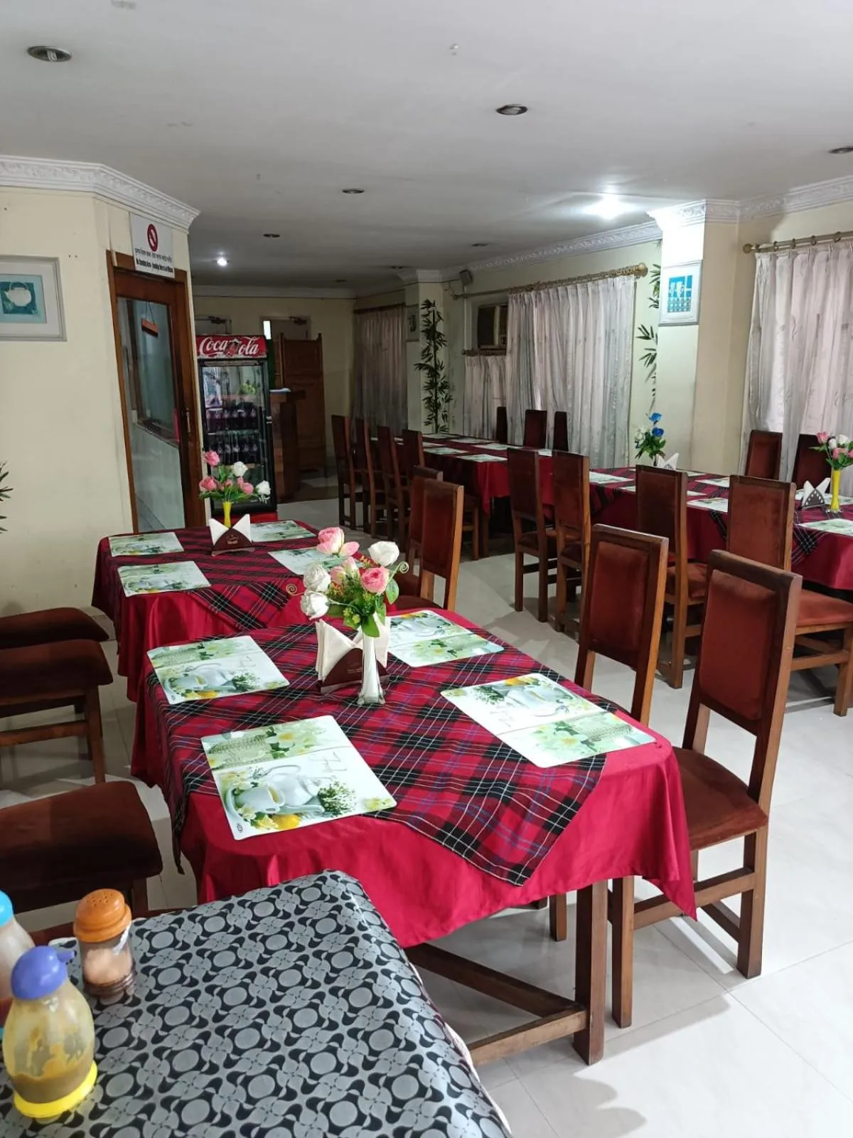 Restaurant/places to eat in Hotel Orchid