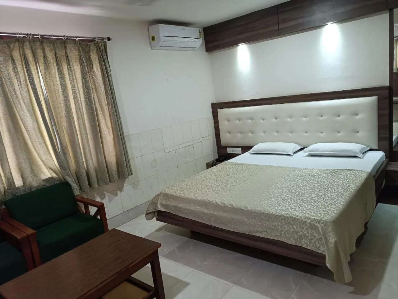 Bedroom, Bed in Hotel Orchid