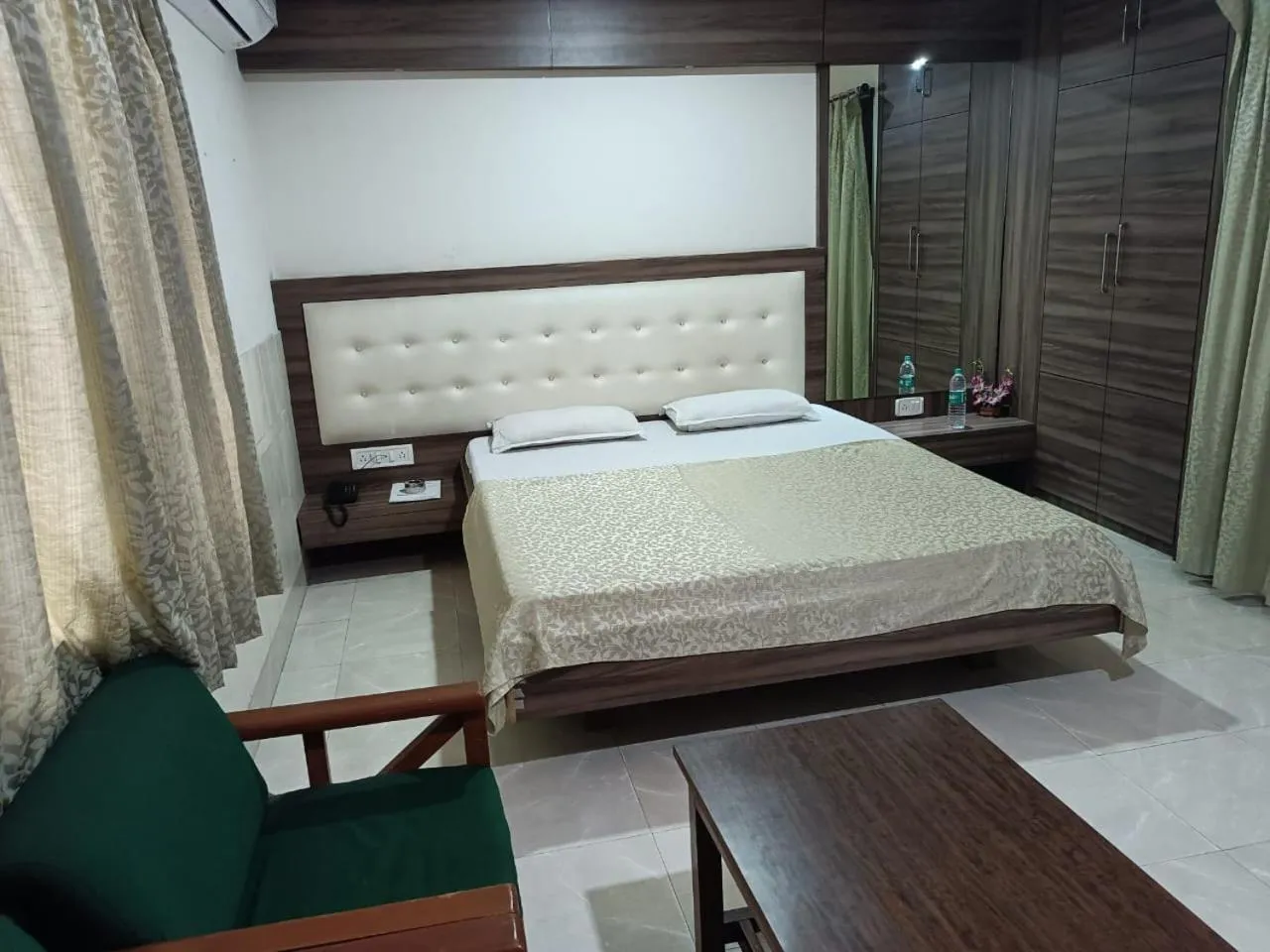 Bedroom, Bed in Hotel Orchid