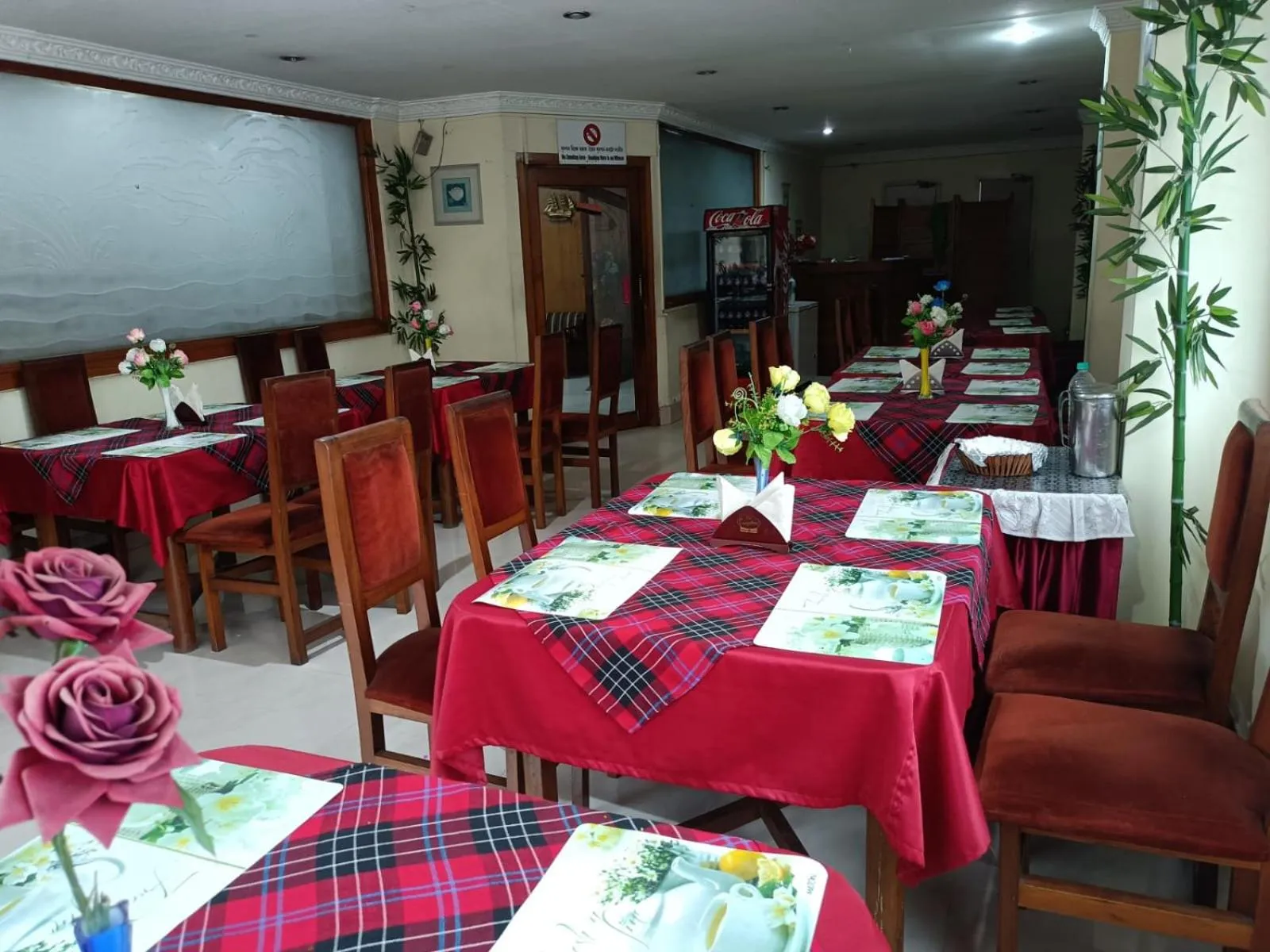 Restaurant/places to eat in Hotel Orchid