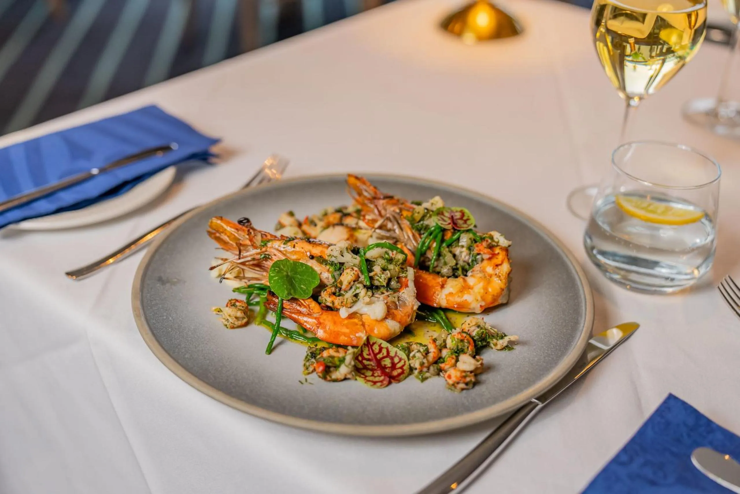 Restaurant/places to eat in Harbour Heights Hotel