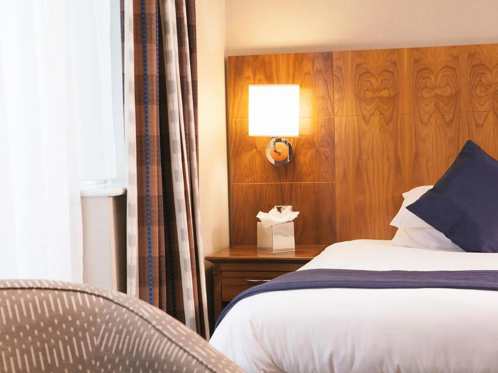 Bedroom, Bed in Harbour Heights Hotel