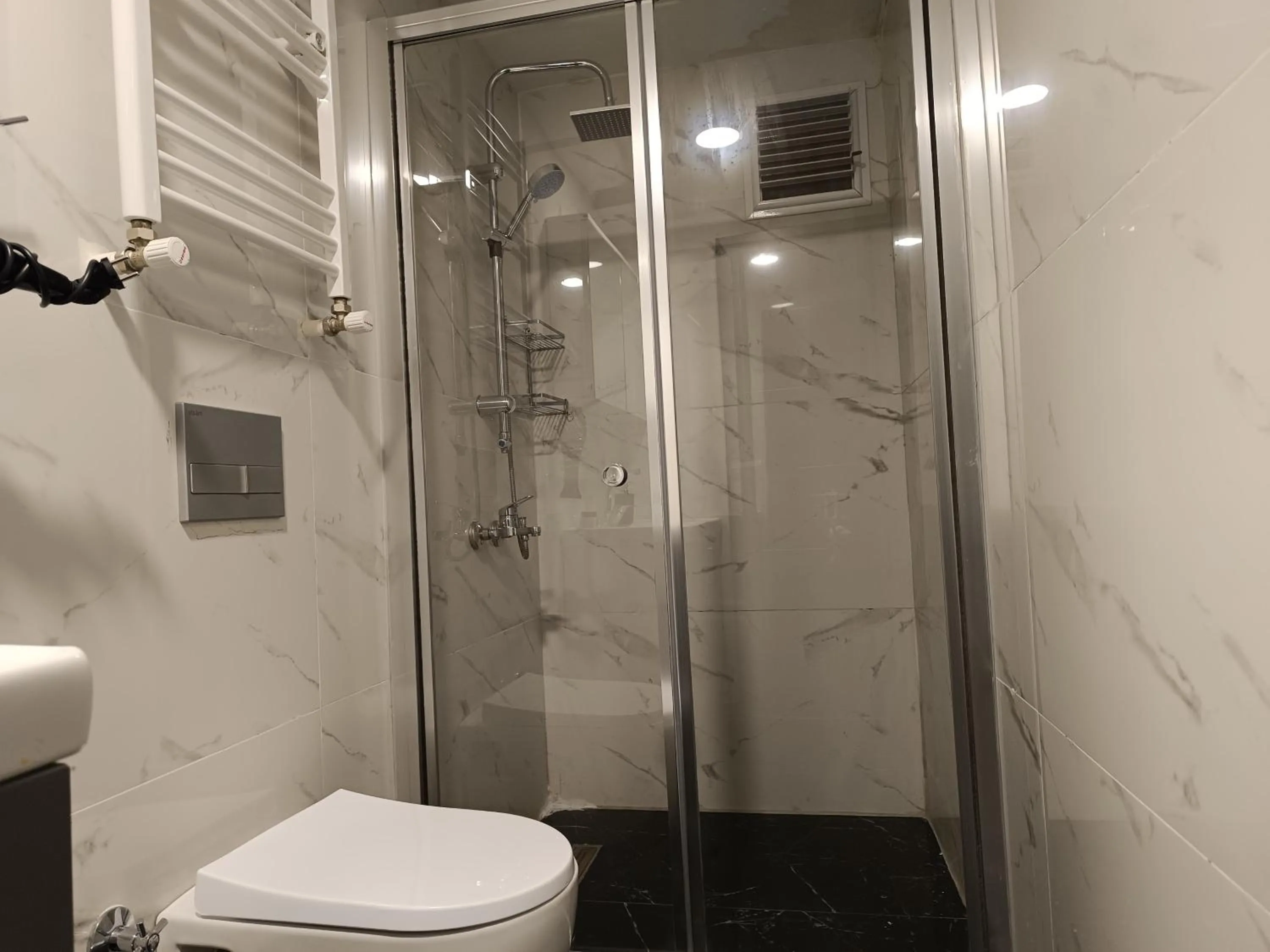 Shower in Nomad Hub Istanbul Residence