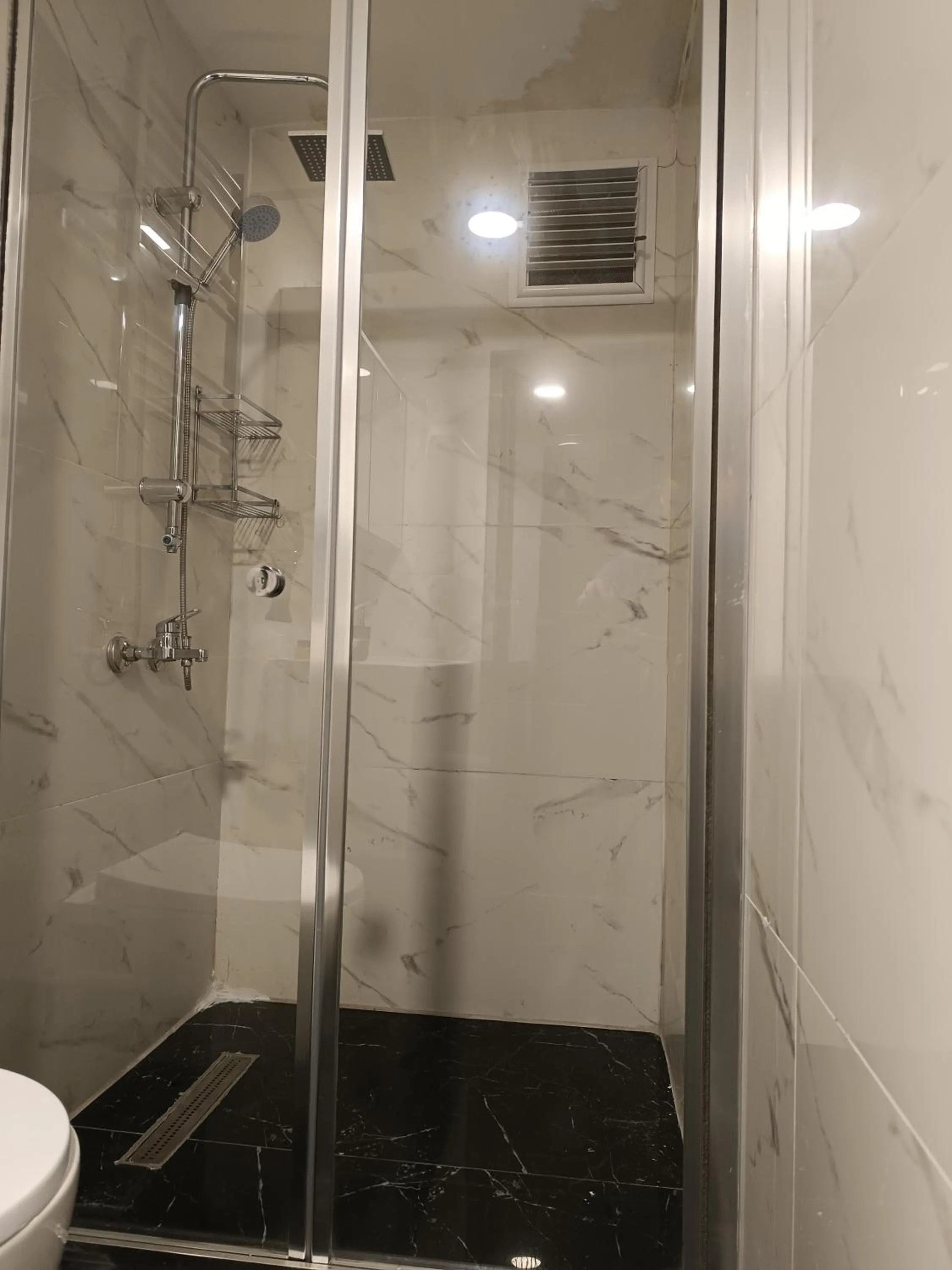 Shower in Nomad Hub Istanbul Residence