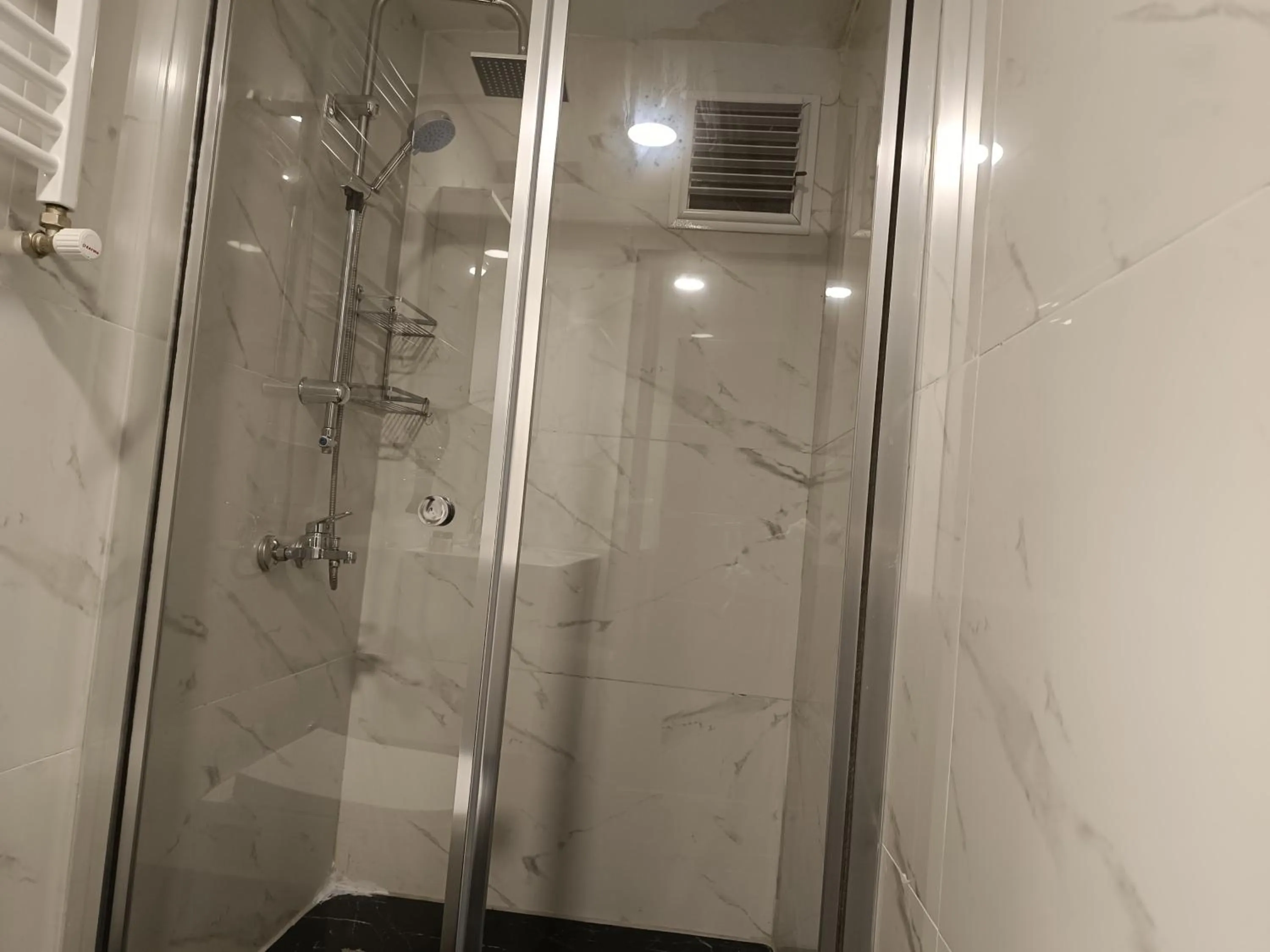 Shower in Nomad Hub Istanbul Residence