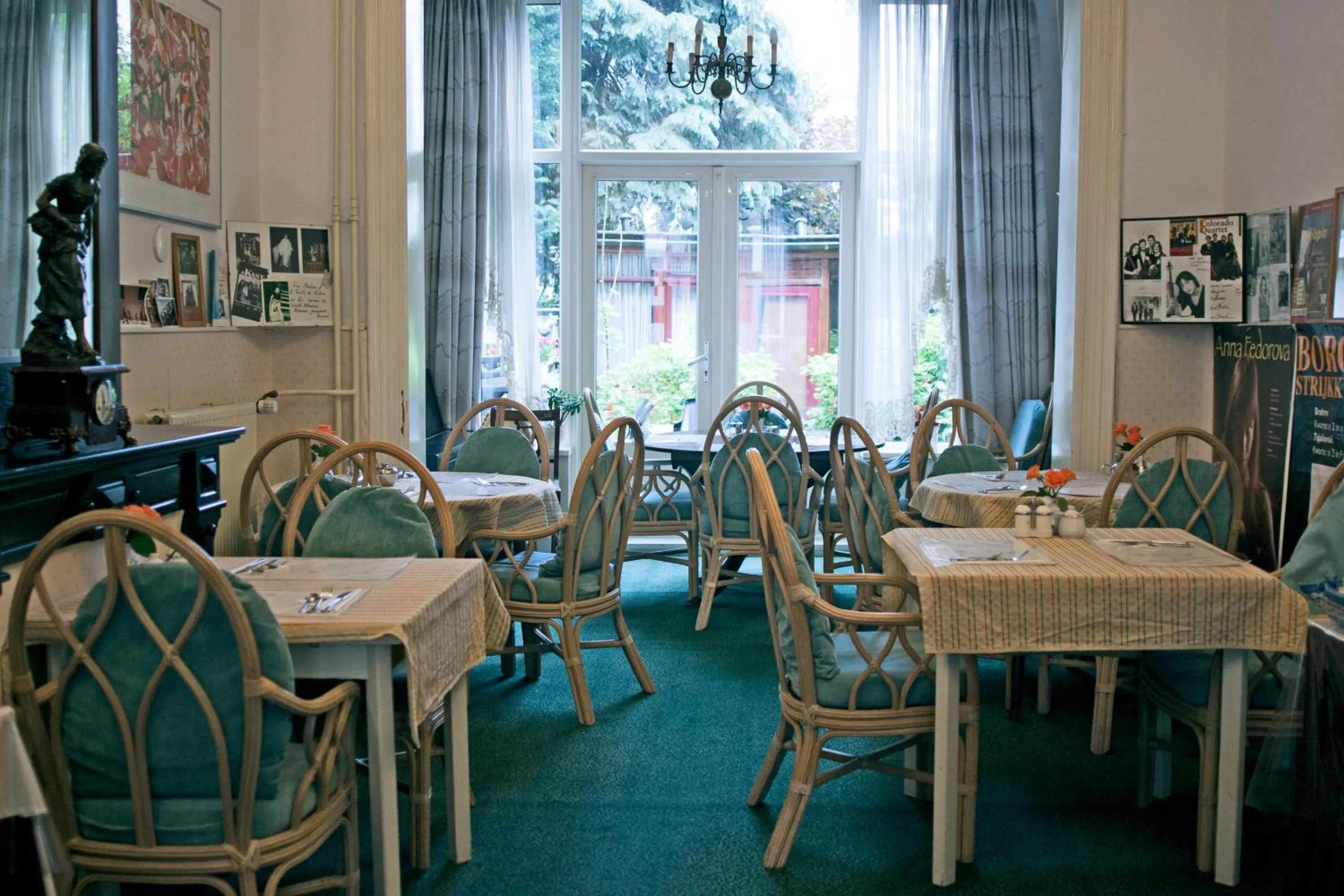 Restaurant/places to eat in Hotel Verdi