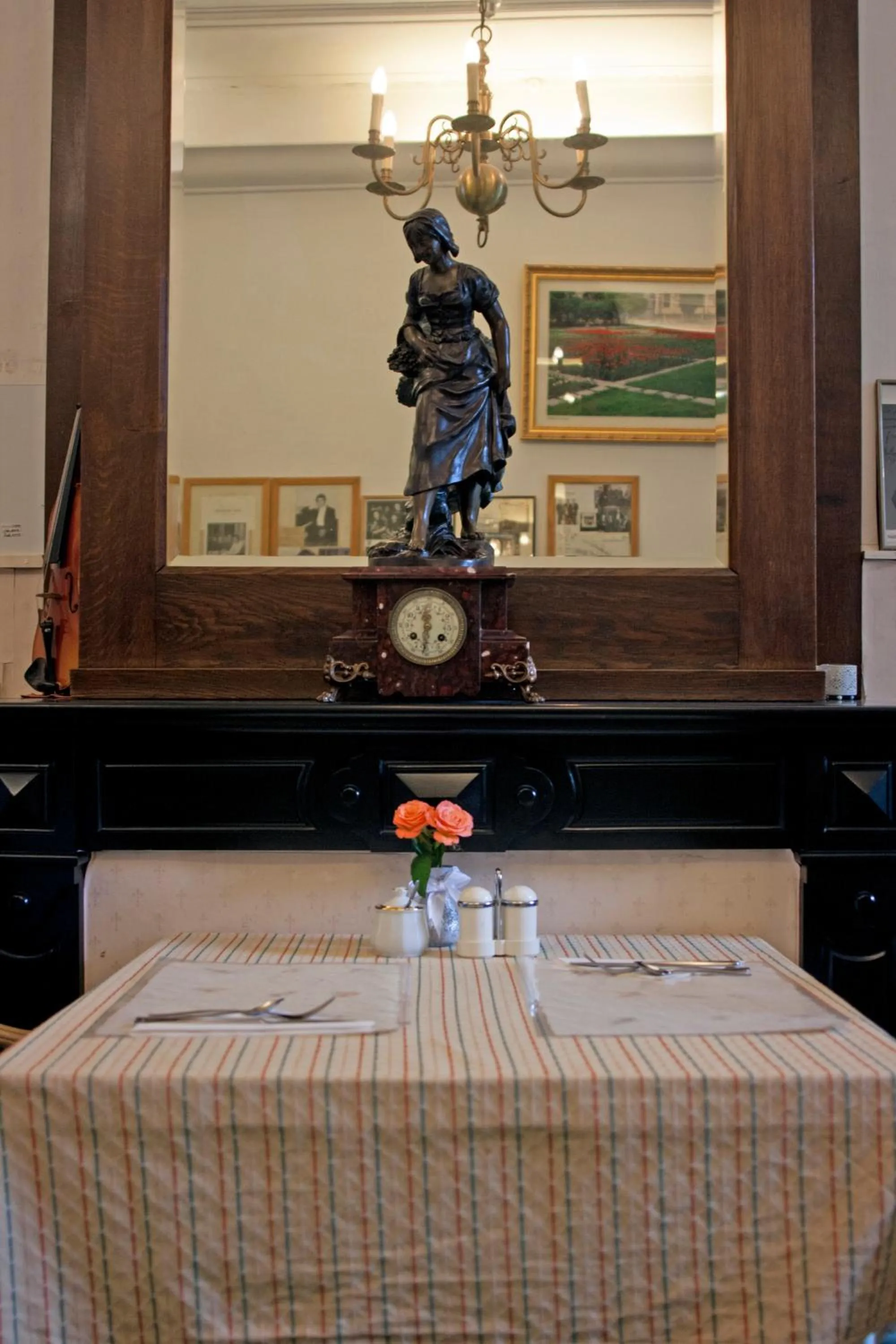 Restaurant/places to eat in Hotel Verdi