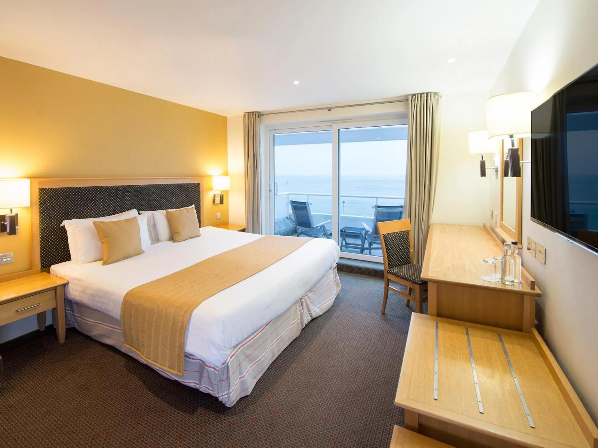 Photo of the whole room, Bed in Haven Hotel