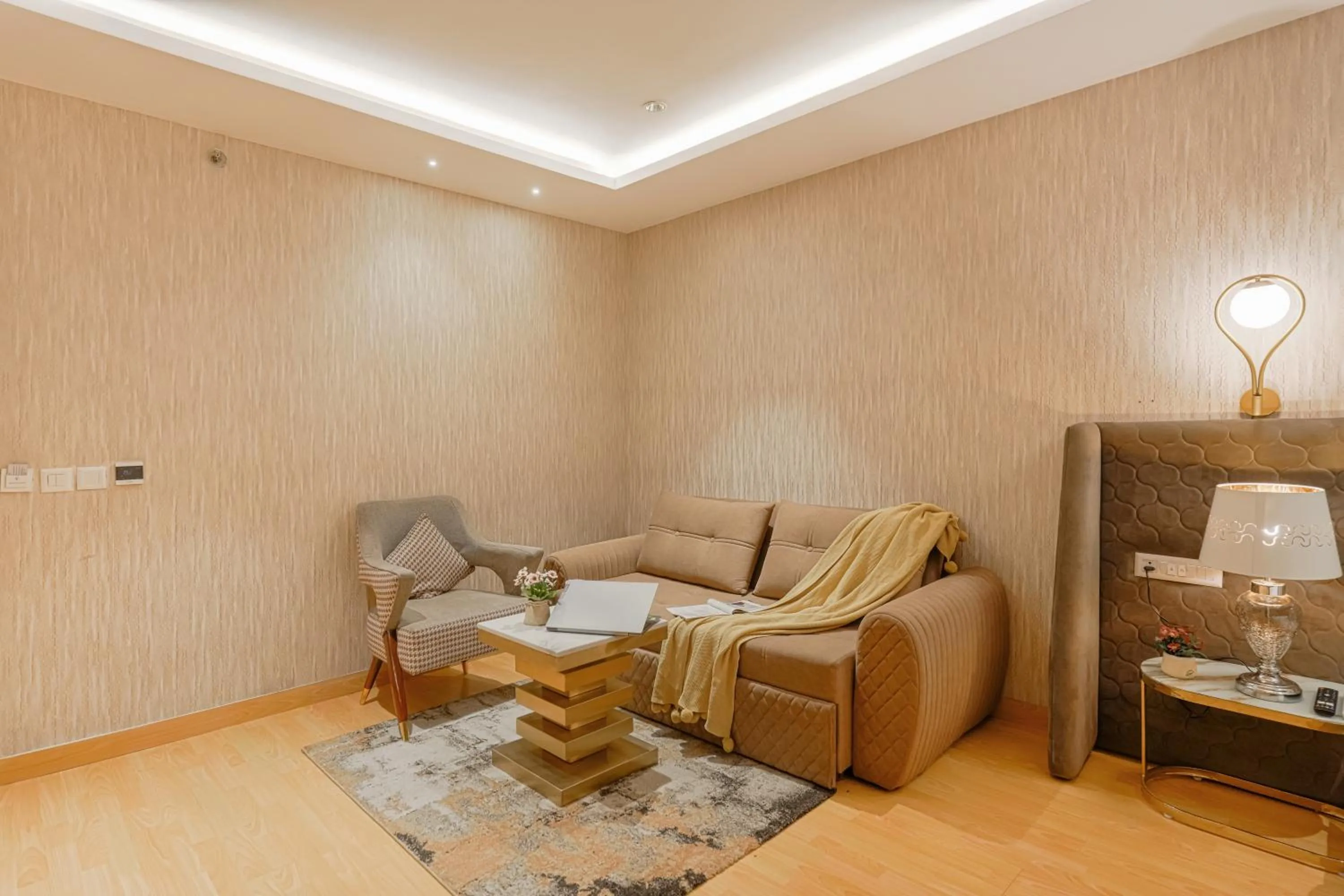 Seating area in Quality Inn Elite Levelup Boutique