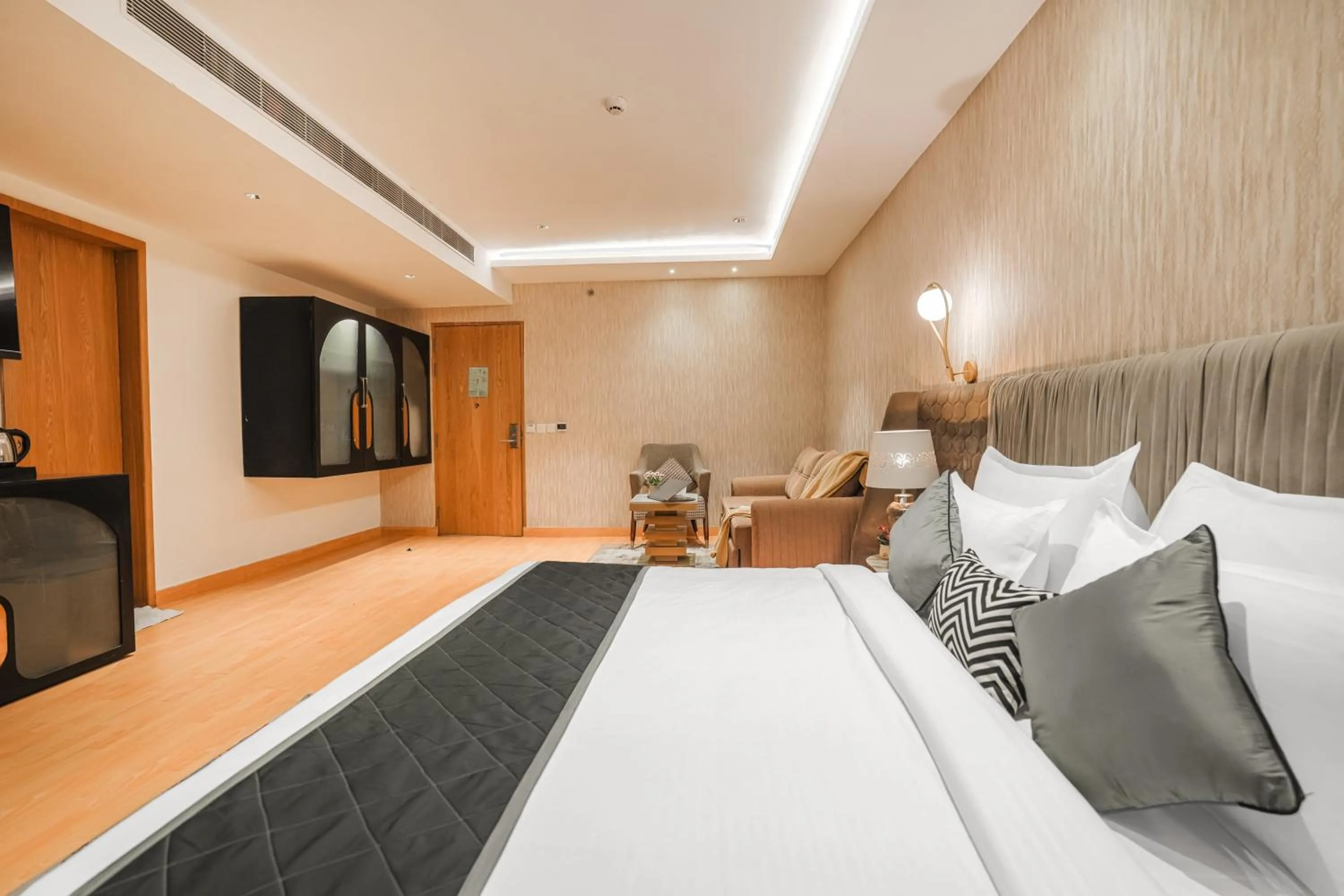 Photo of the whole room in Quality Inn Elite Levelup Boutique