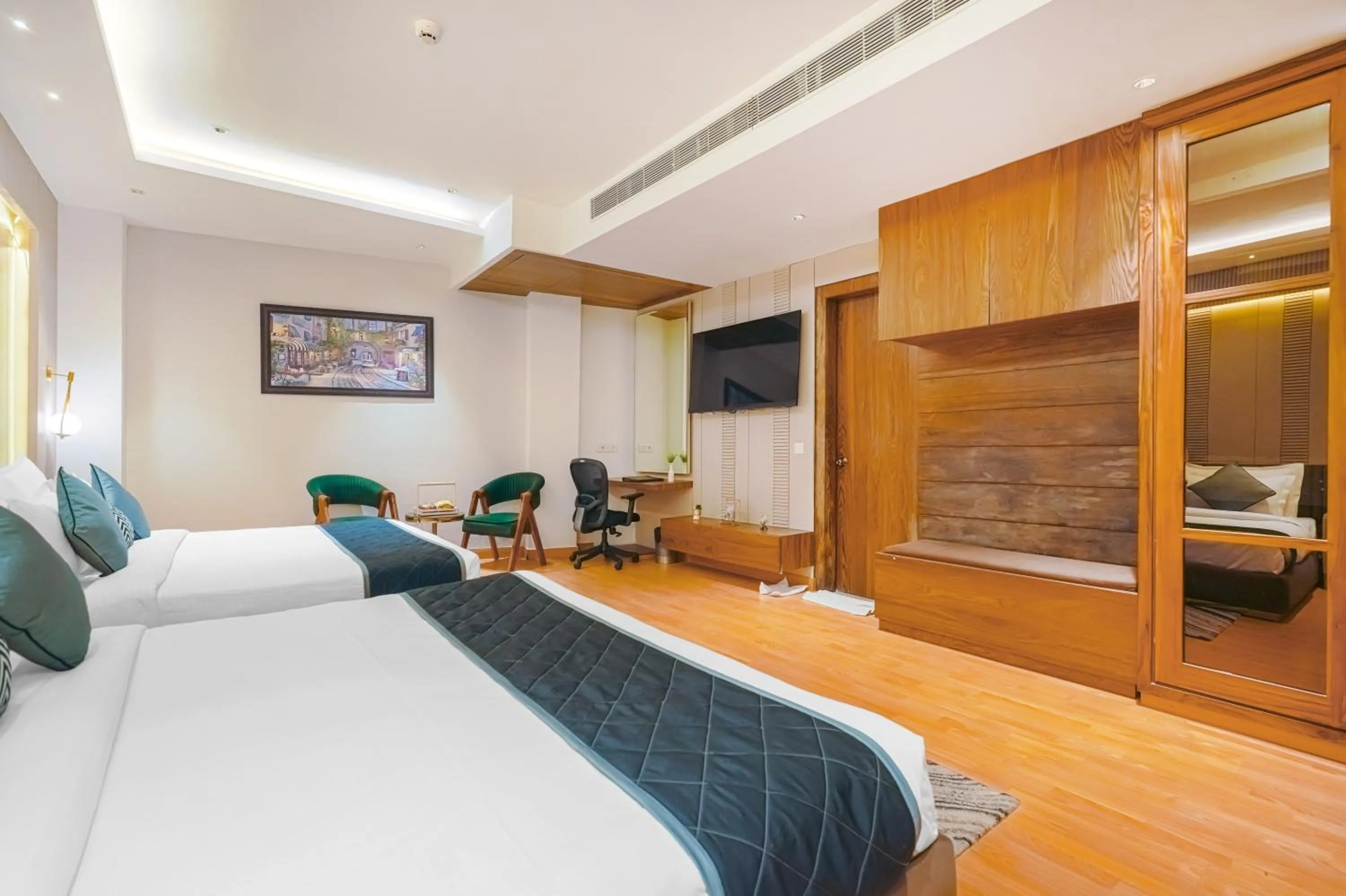 TV and multimedia in Quality Inn Elite Levelup Boutique