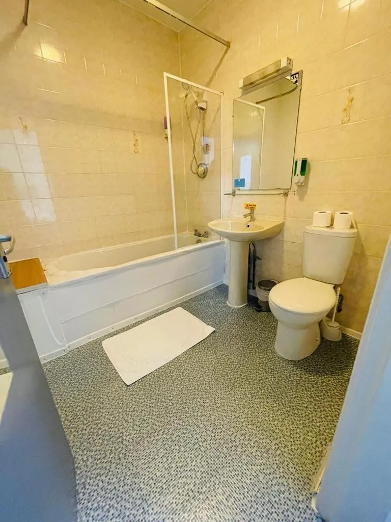 Bathroom in Star Hotel, South Leicester