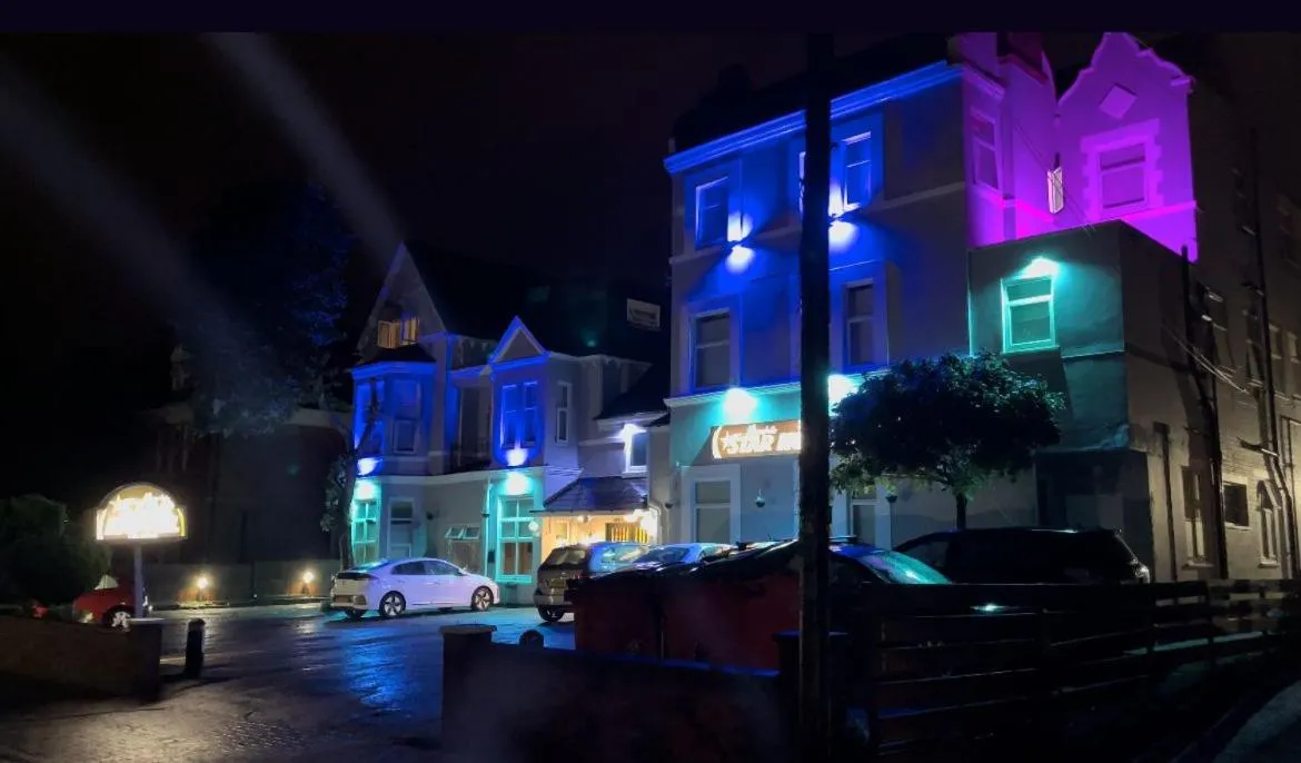 Facade/entrance in Star Hotel, South Leicester