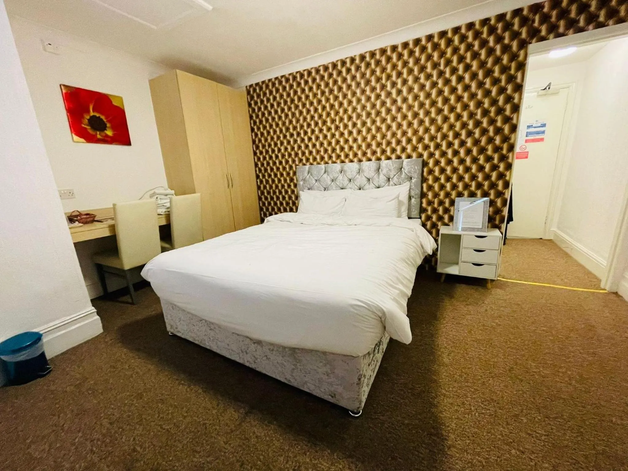 Bedroom in Star Hotel, South Leicester