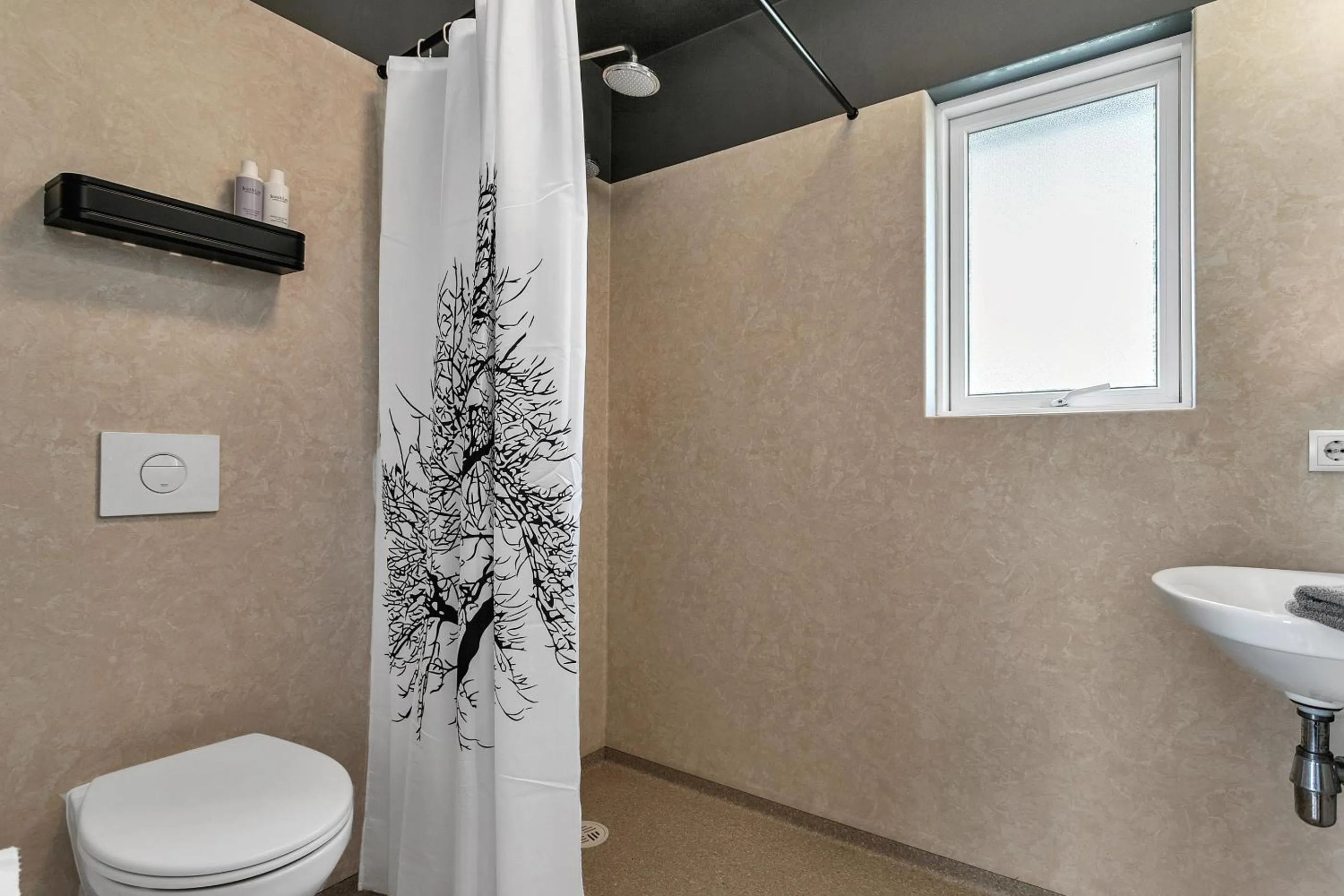 Toilet in Elding Apartments