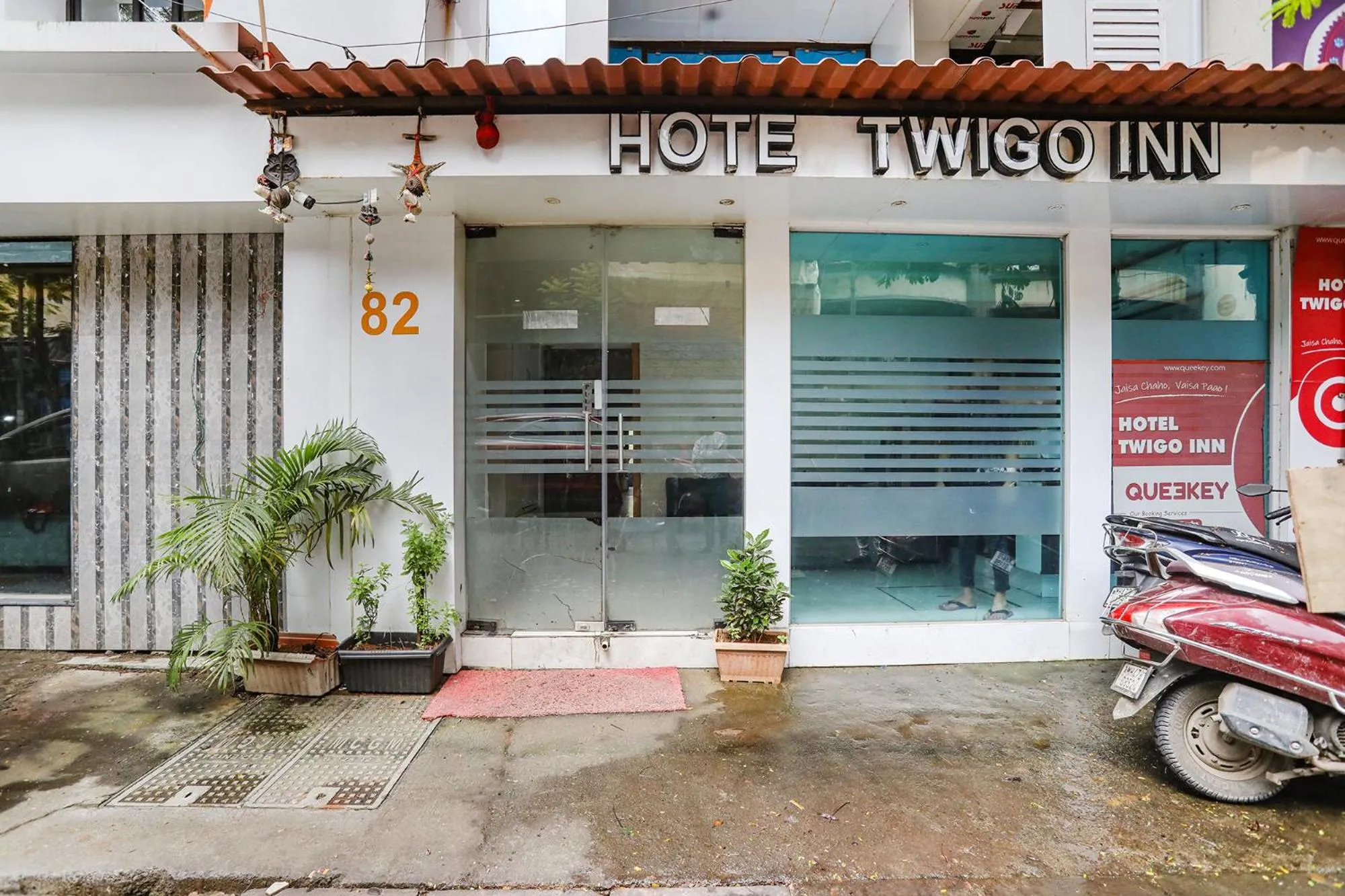 Facade/entrance in HOTEL VERSOVA INN
