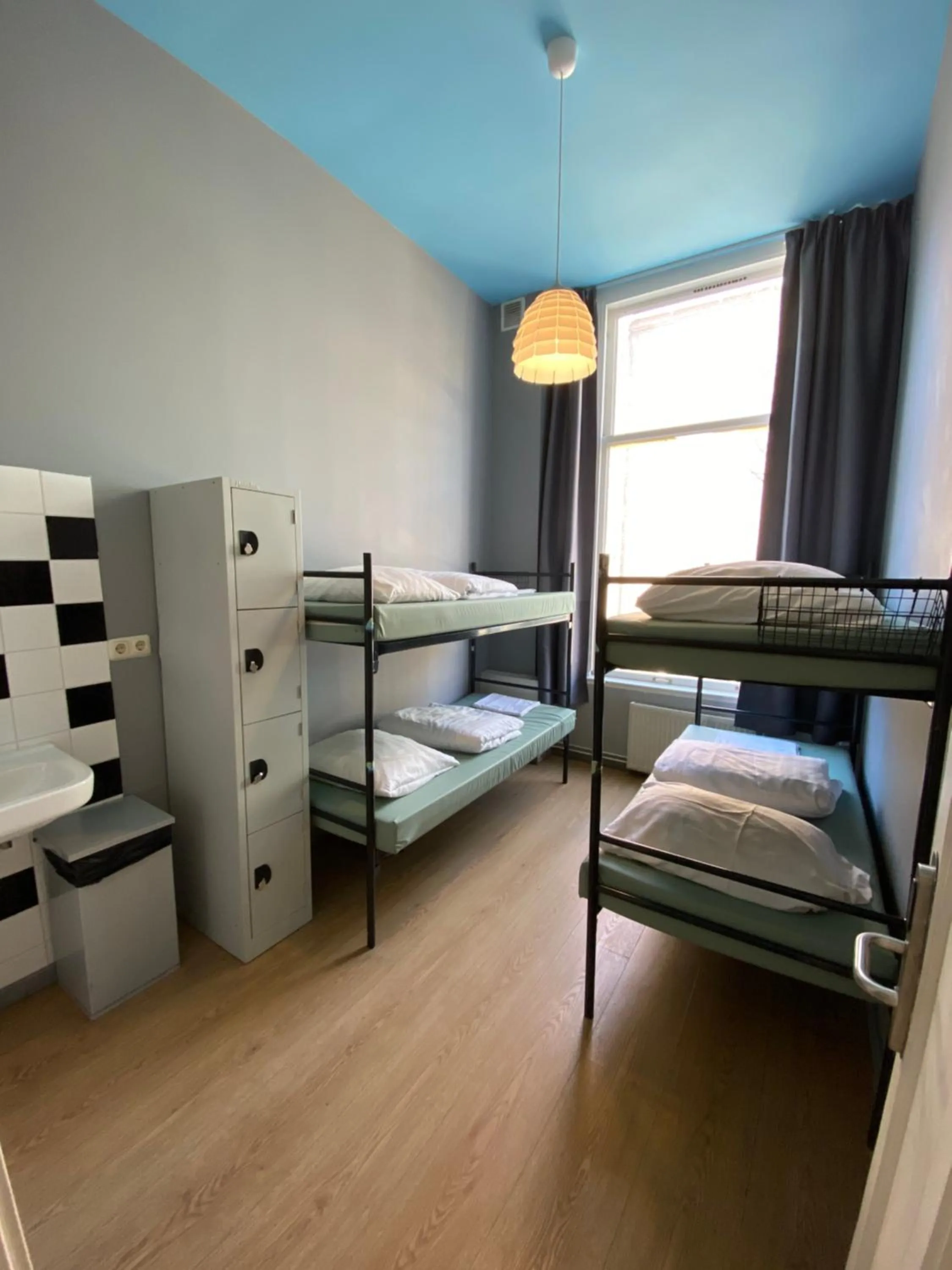 Bathroom in Hostel Cosmos Amsterdam