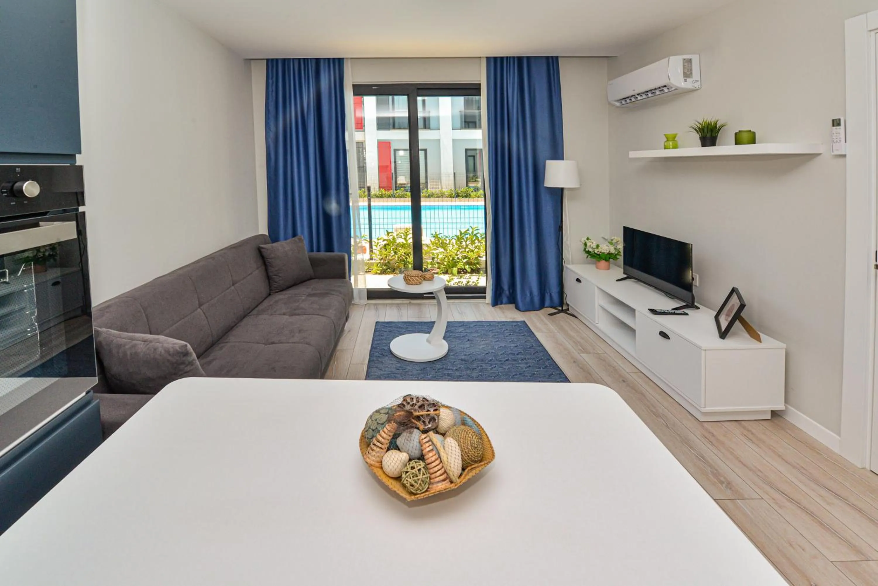 TV and multimedia in C Suites Antalia Airport