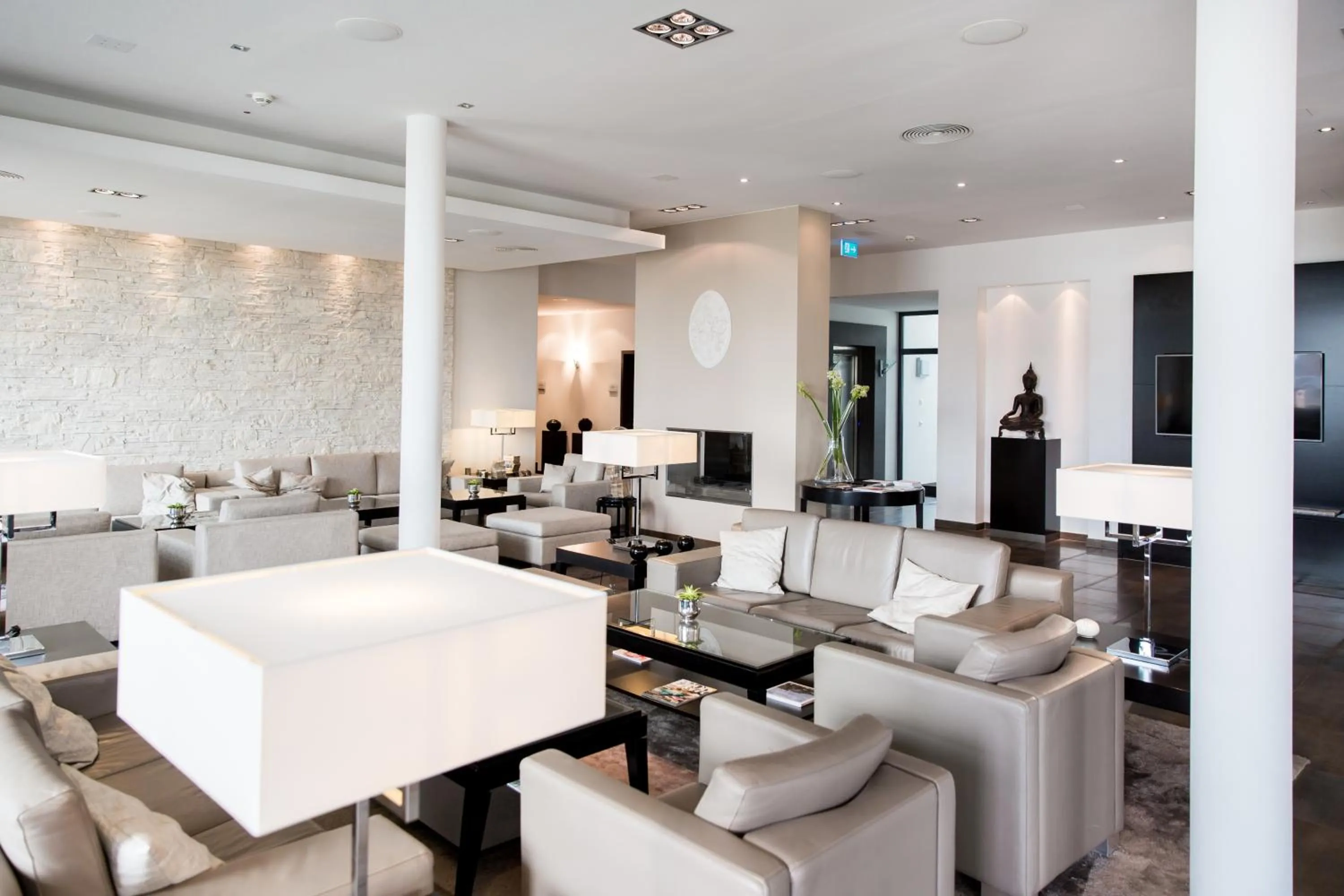 Lounge or bar in Relais & Châteaux Hotel Burg Schwarzenstein