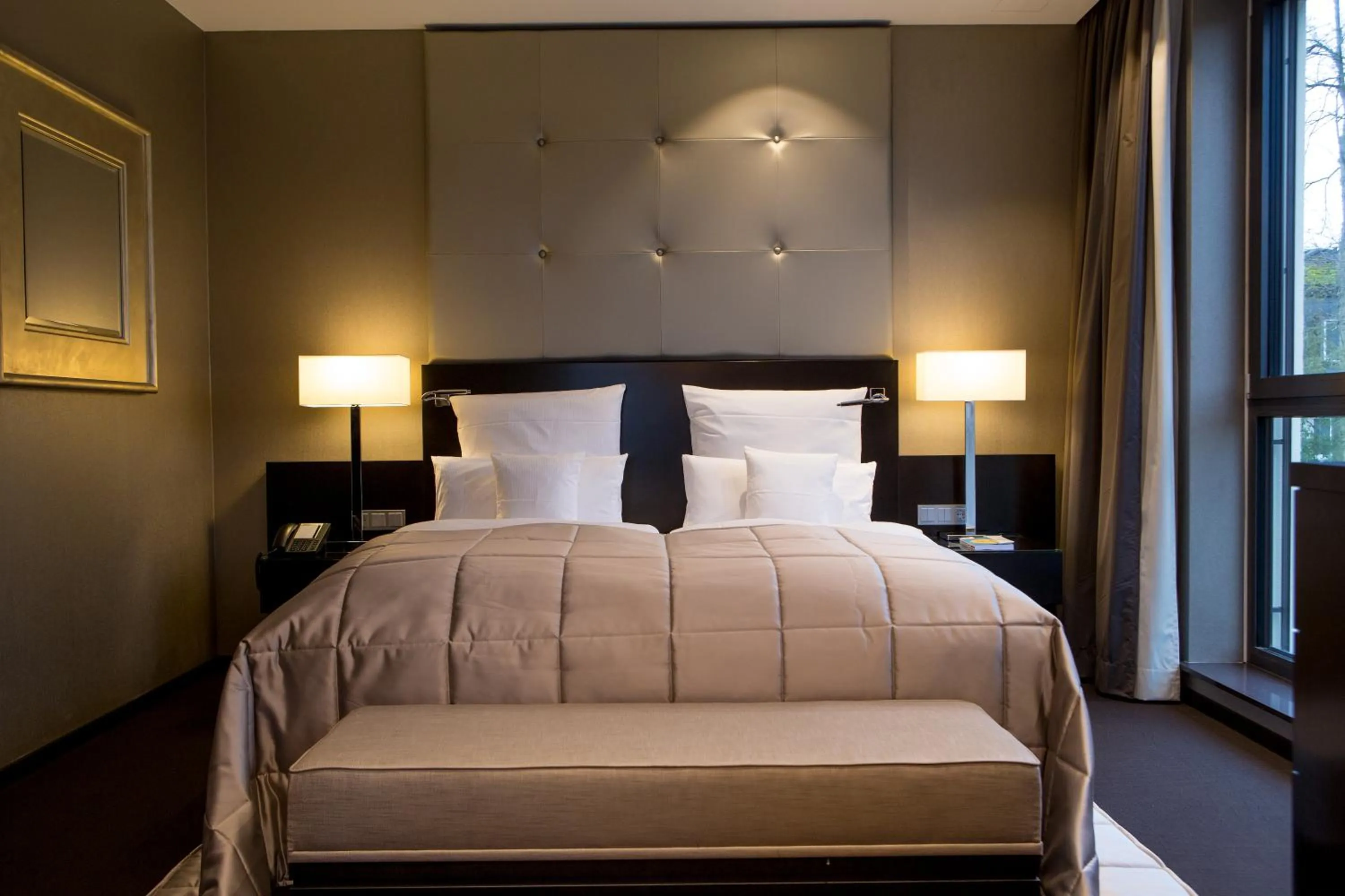 Bed in Relais & Châteaux Hotel Burg Schwarzenstein