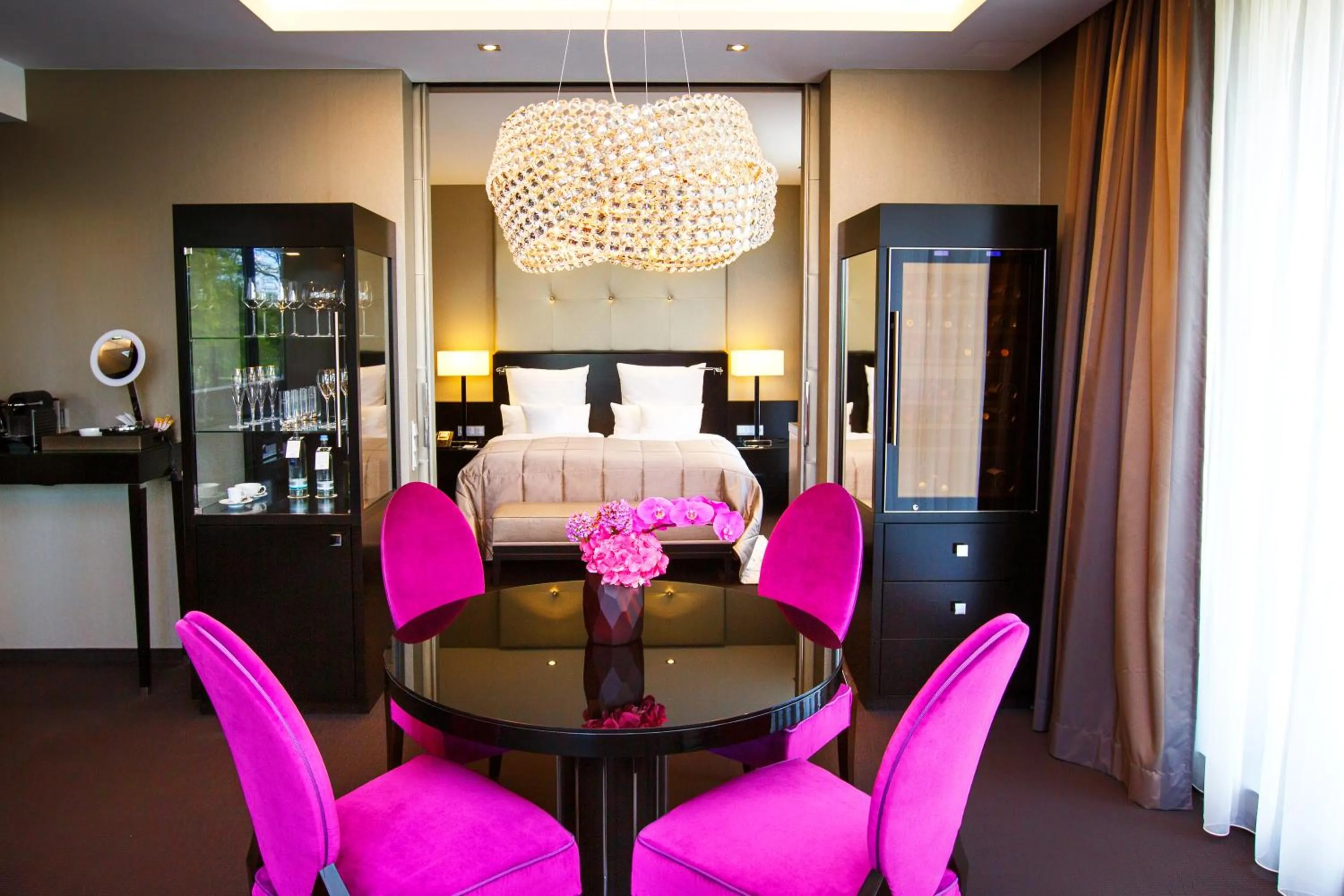 Bed in Relais & Châteaux Hotel Burg Schwarzenstein